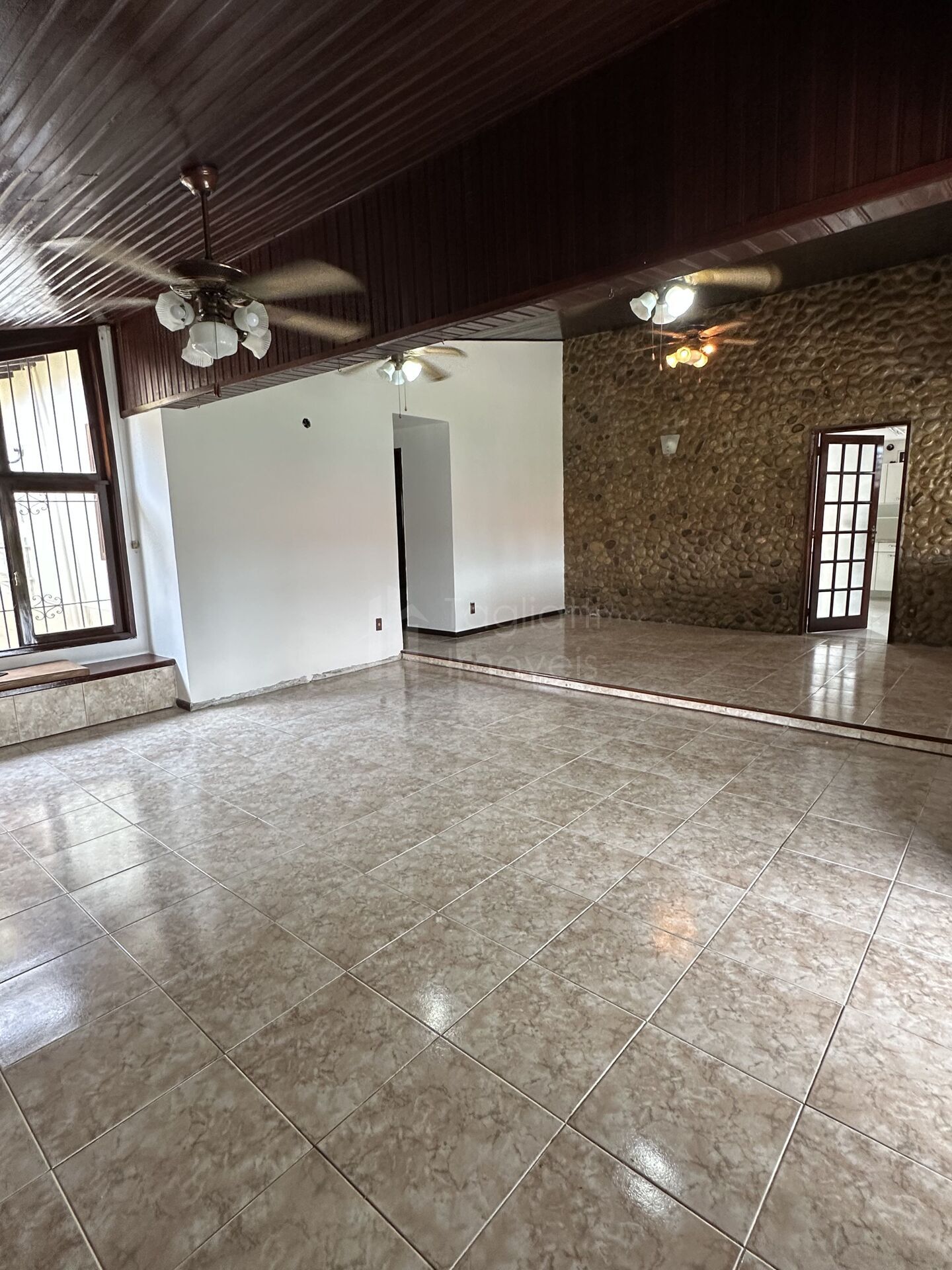 Casa para alugar com 4 quartos, 227m² - Foto 4
