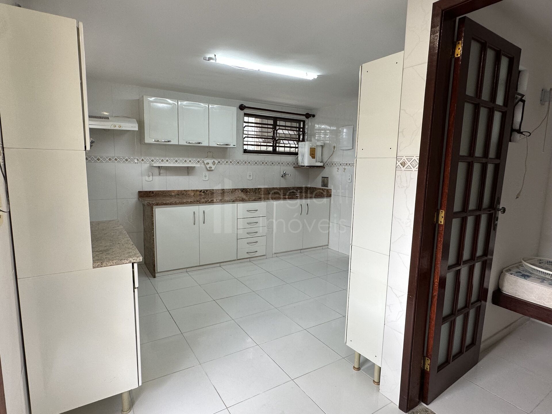 Casa para alugar com 4 quartos, 227m² - Foto 7