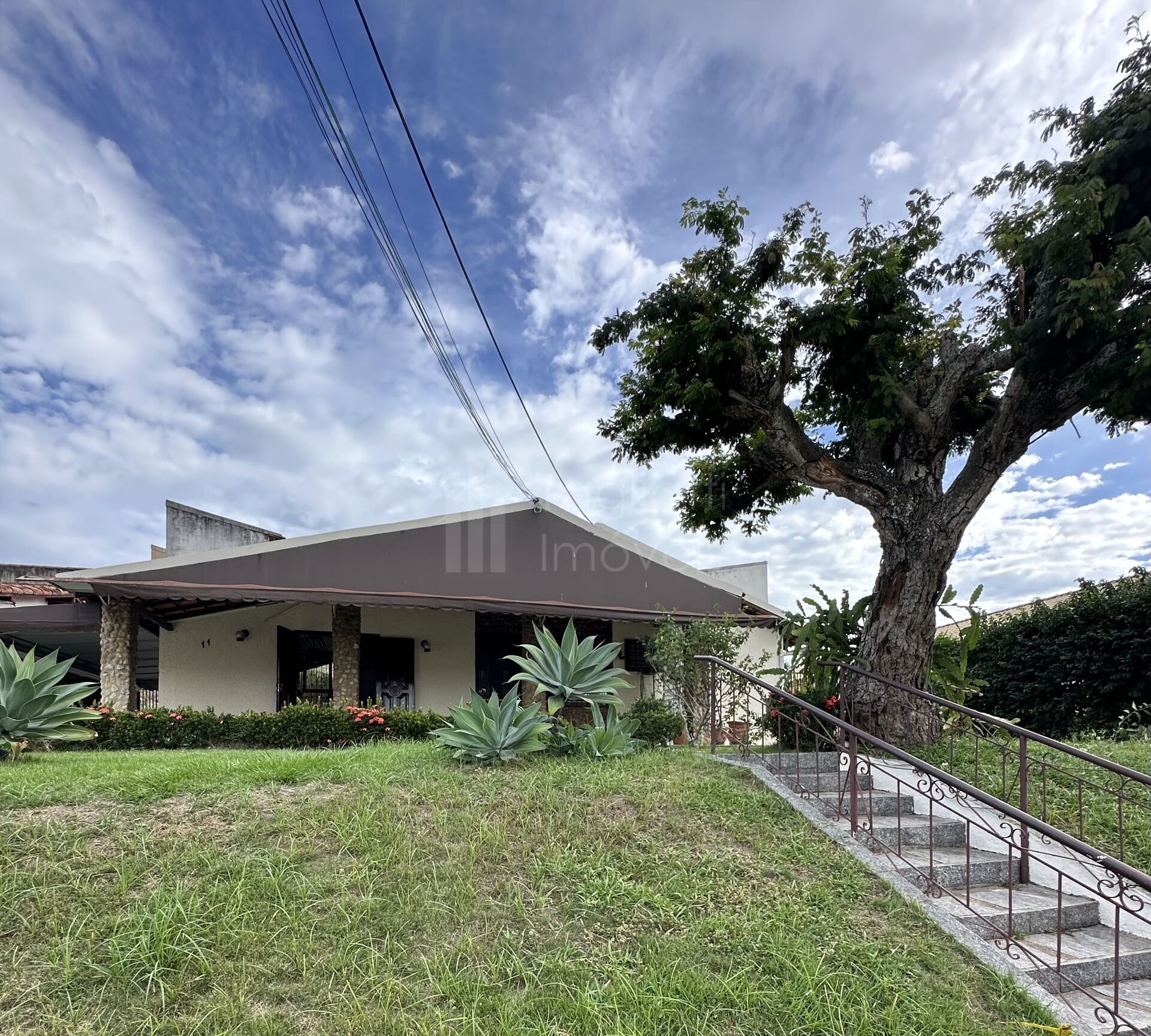 Casa para alugar com 4 quartos, 227m² - Foto 1