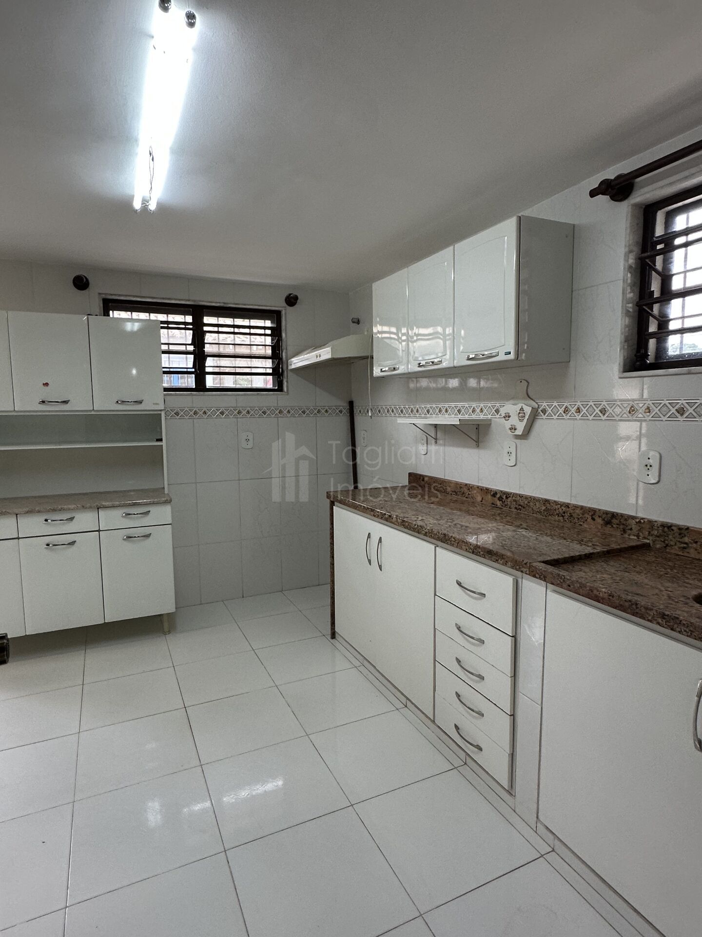 Casa para alugar com 4 quartos, 227m² - Foto 6