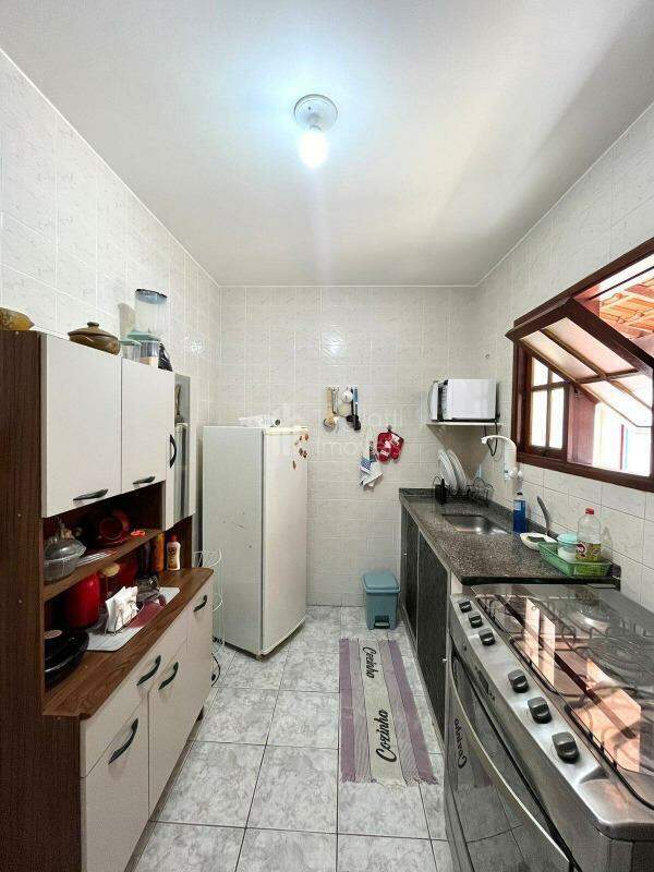 Casa à venda com 2 quartos, 60m² - Foto 8