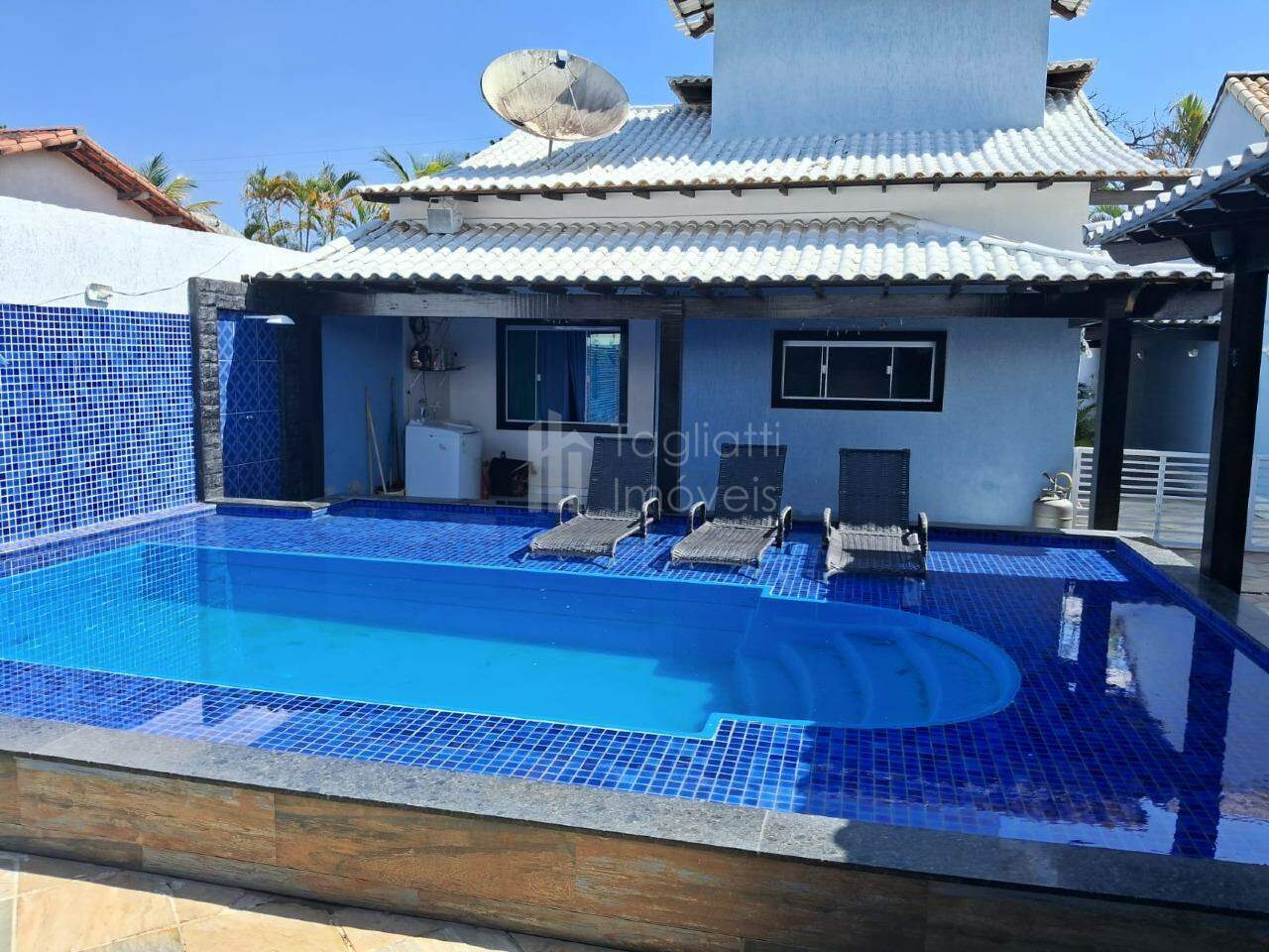 Casa à venda com 3 quartos, 300m² - Foto 1