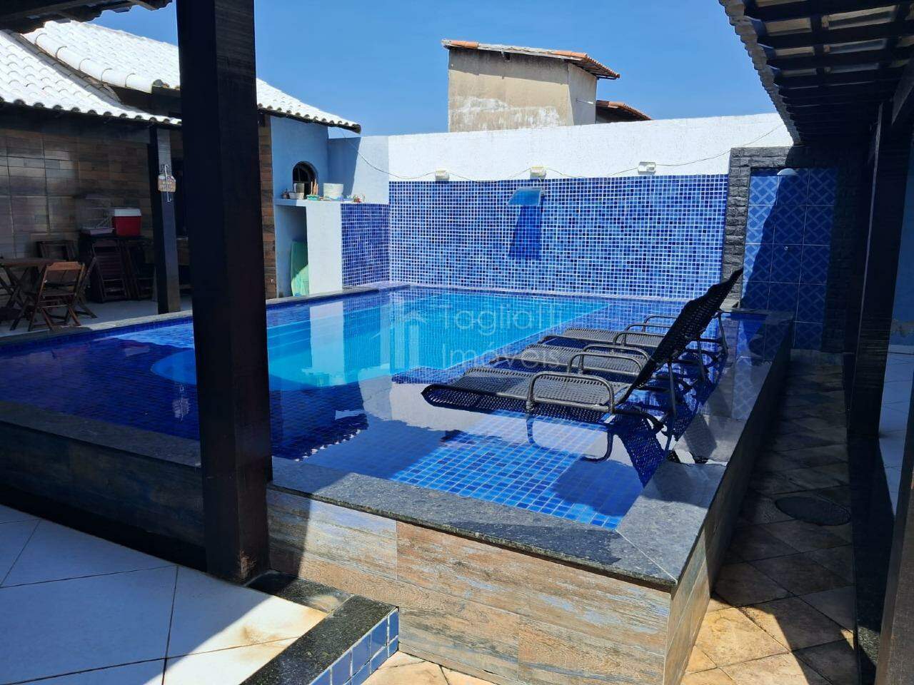Casa à venda com 3 quartos, 300m² - Foto 2