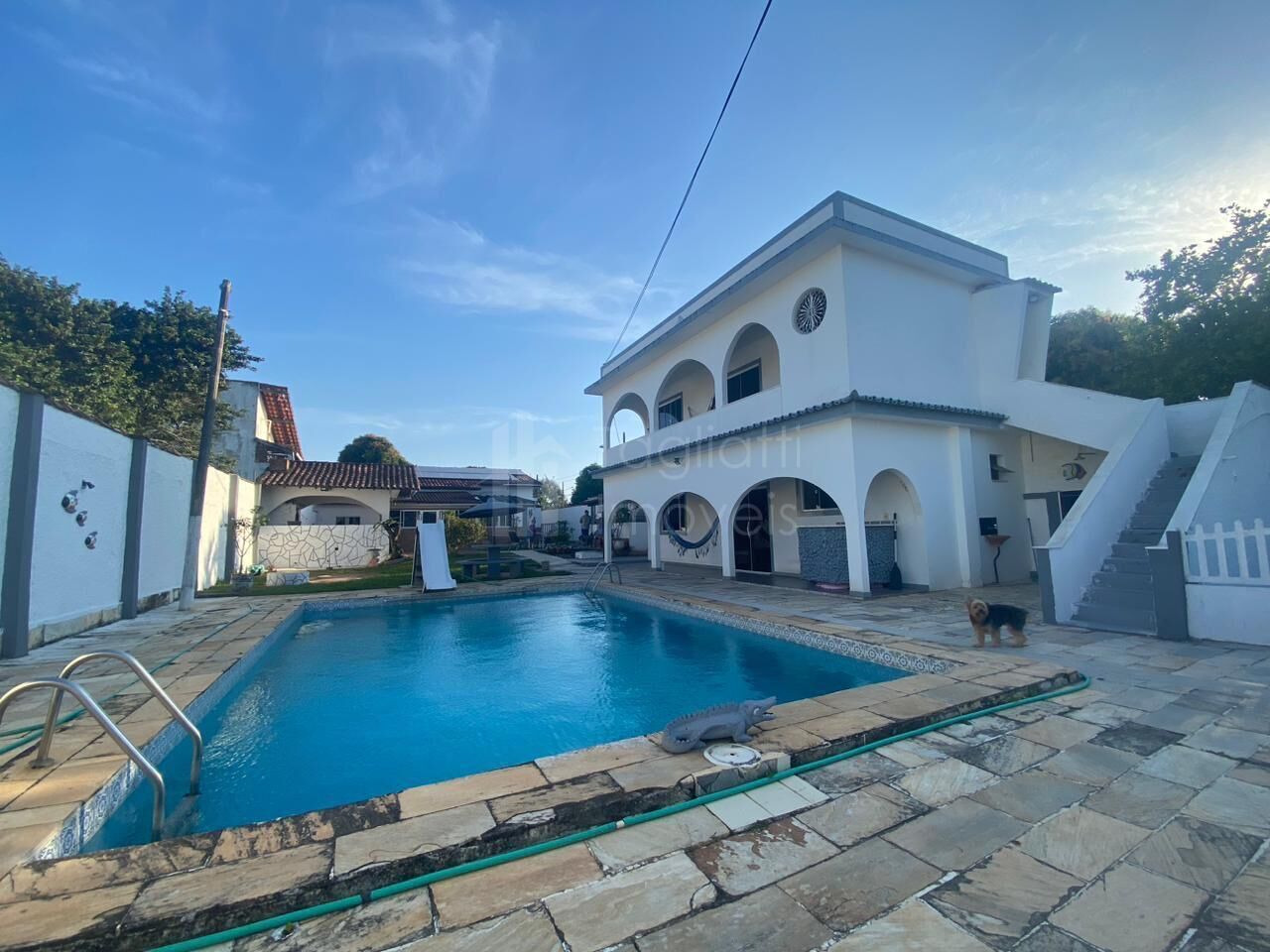 Casa à venda com 6 quartos, 400m² - Foto 1