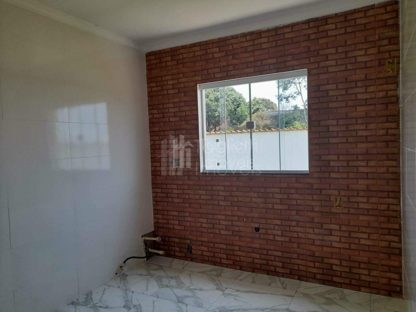 Casa à venda com 2 quartos, 90m² - Foto 4
