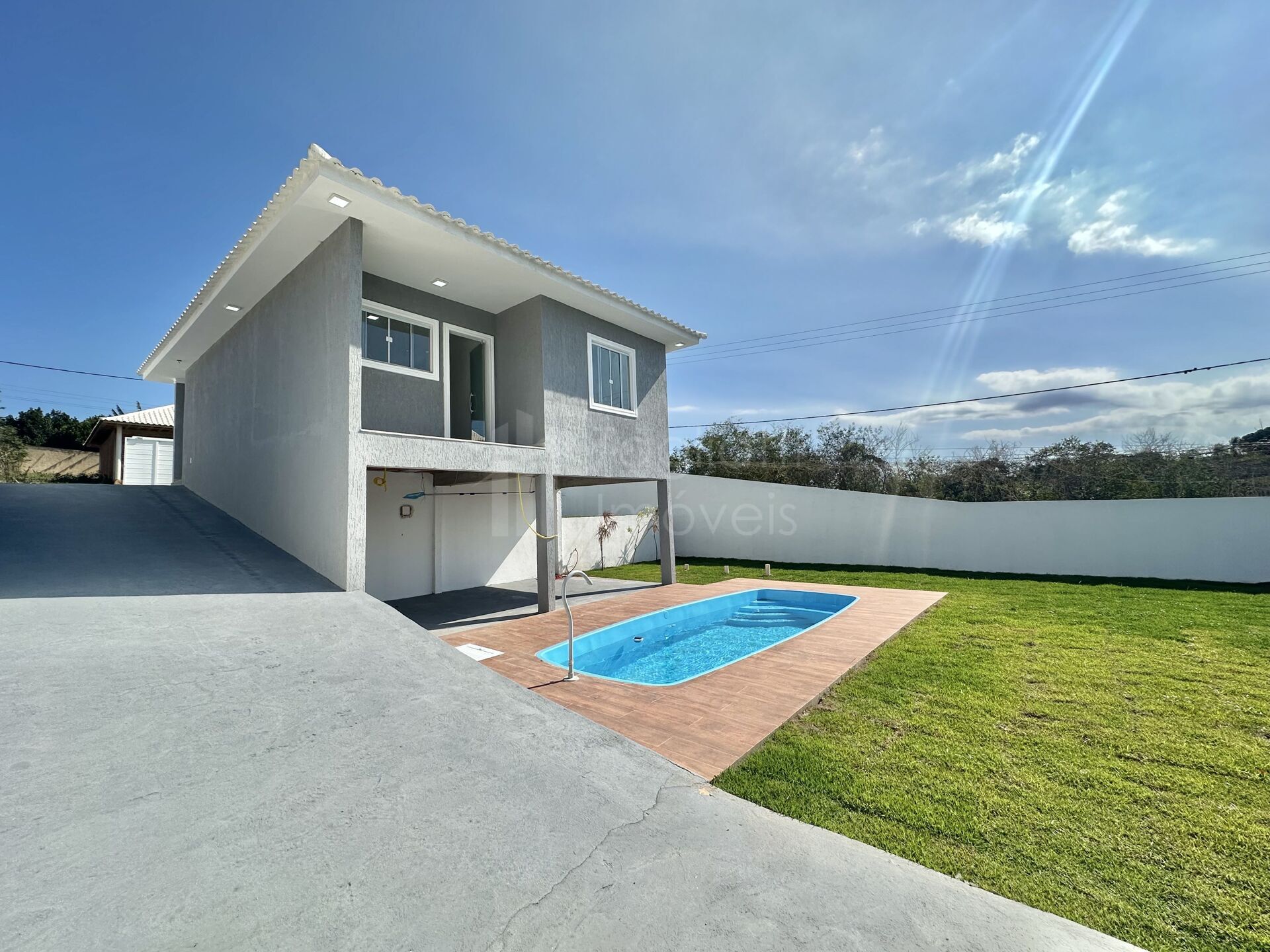 Casa à venda com 2 quartos, 80m² - Foto 1