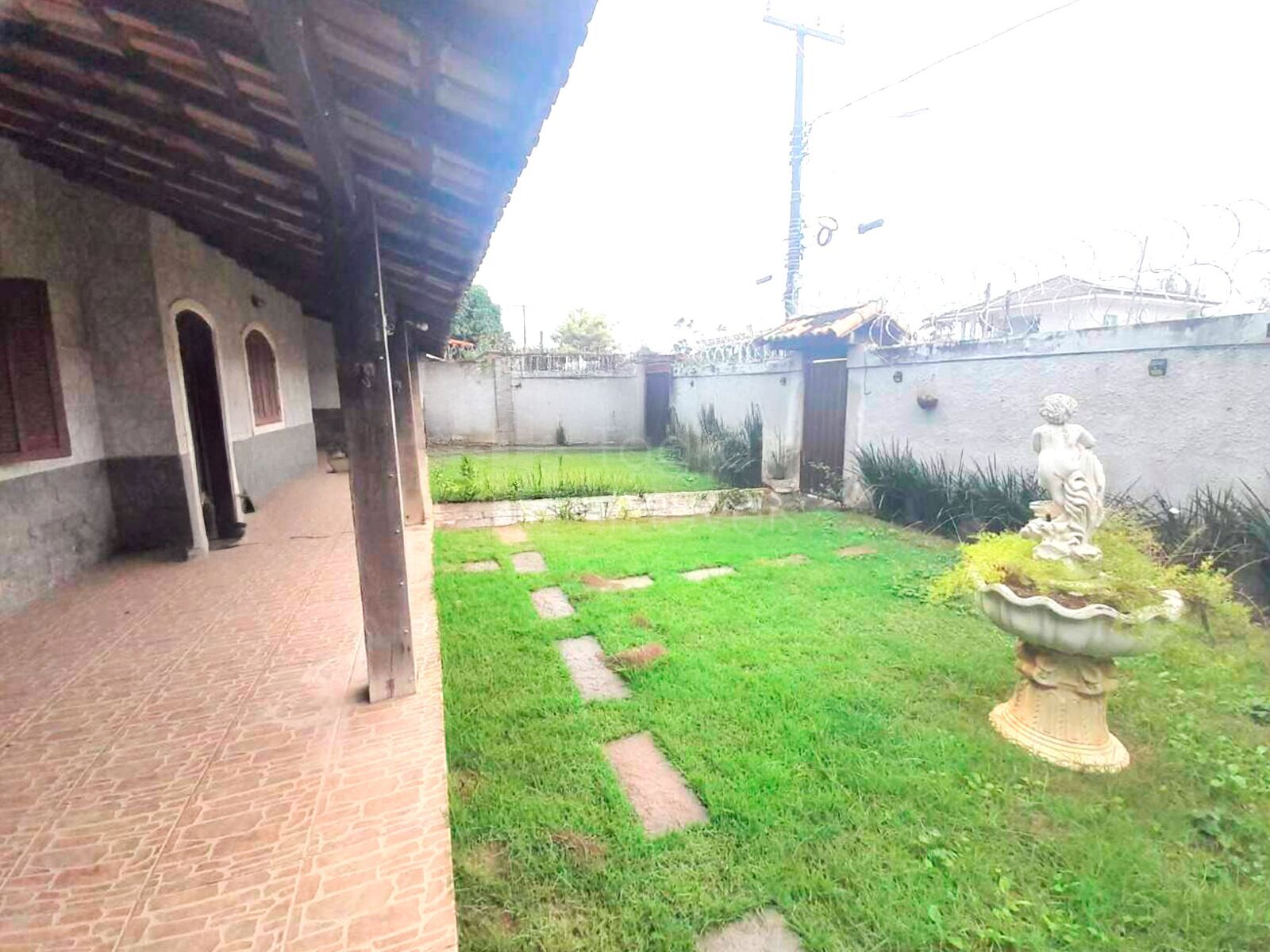 Casa para alugar com 6 quartos, 338m² - Foto 3