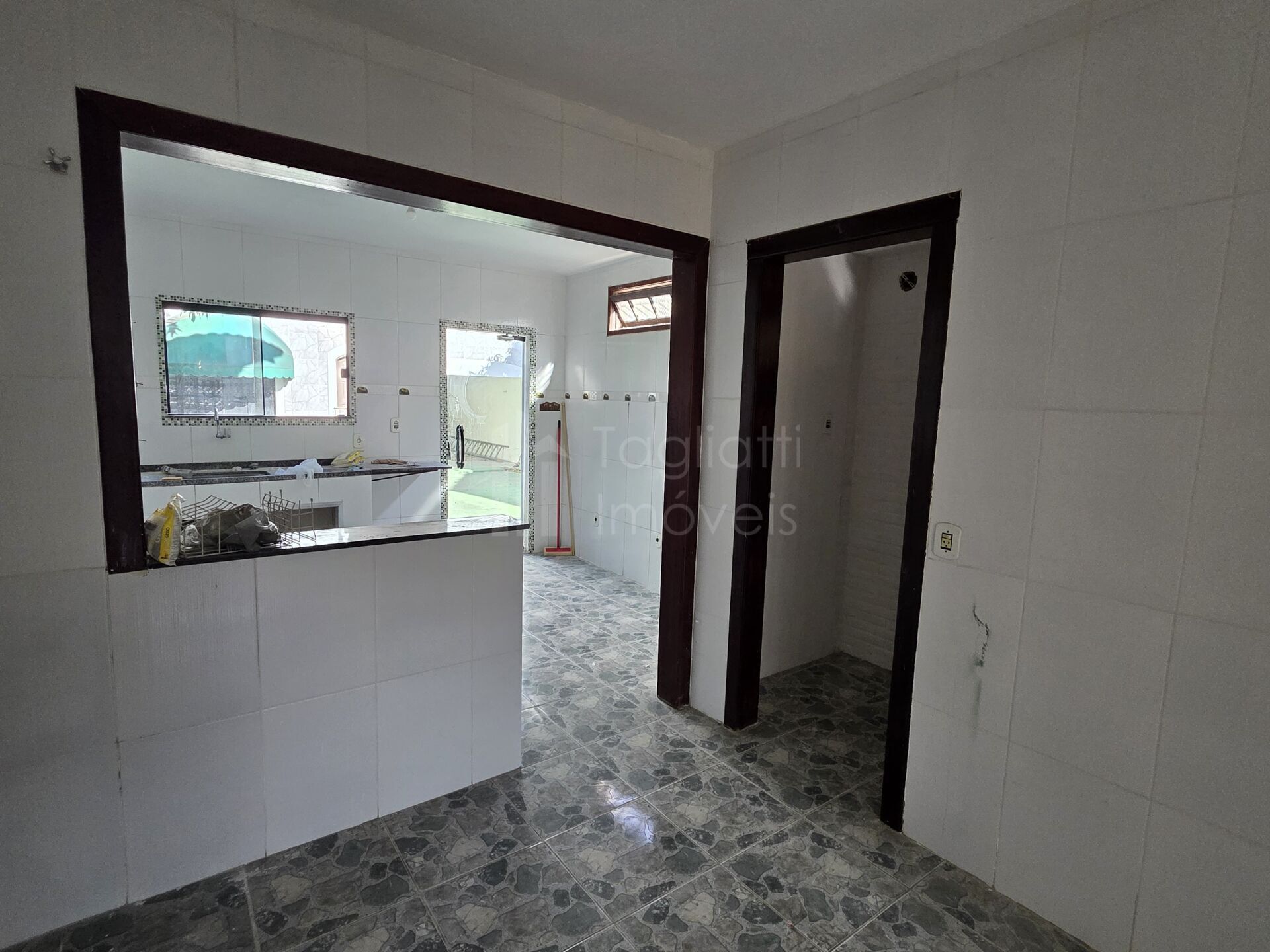 Casa para alugar com 6 quartos, 338m² - Foto 13