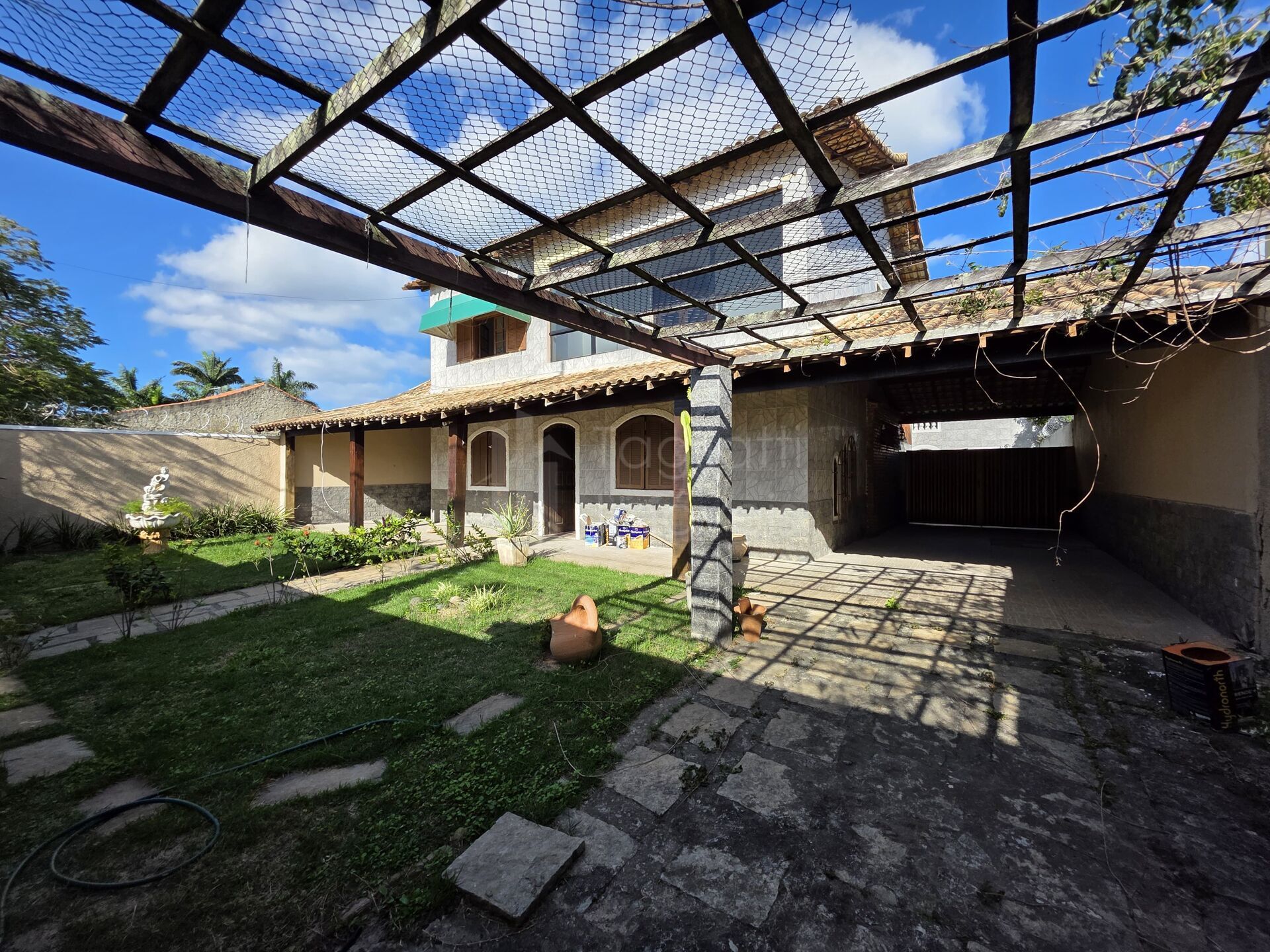 Casa para alugar com 6 quartos, 338m² - Foto 3