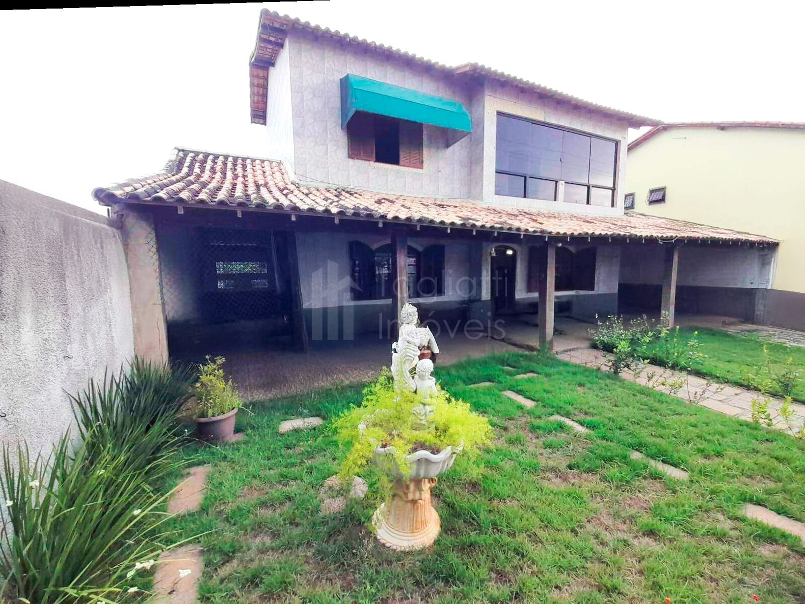 Casa para alugar com 6 quartos, 338m² - Foto 1