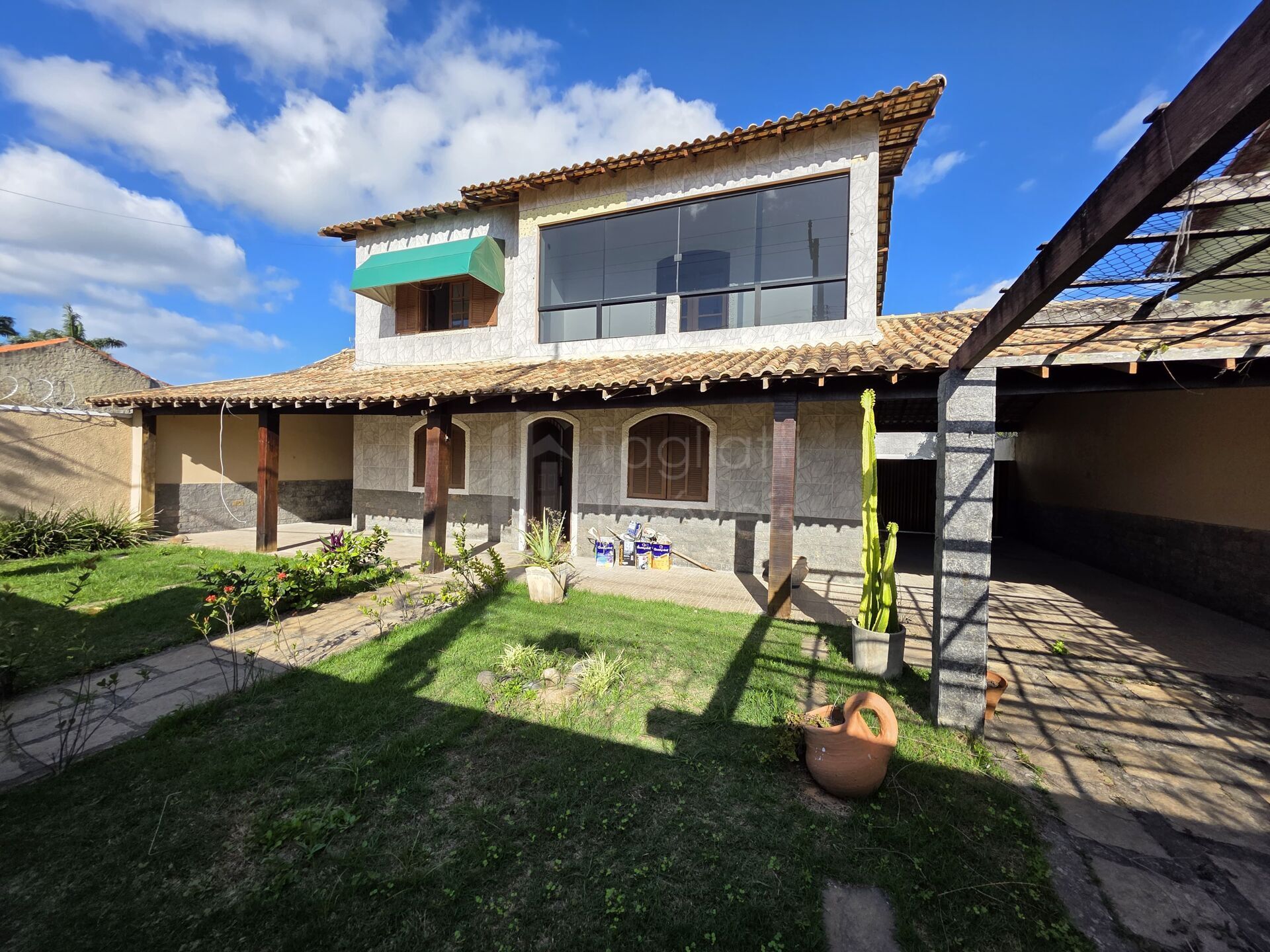 Casa para alugar com 6 quartos, 338m² - Foto 2