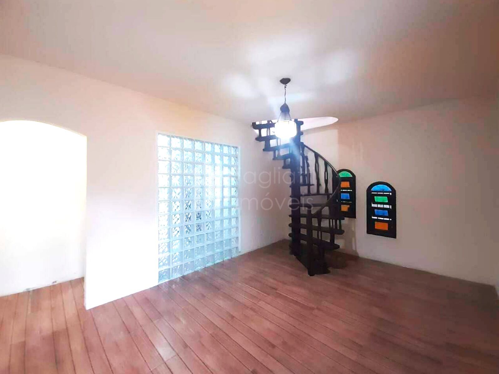Casa para alugar com 6 quartos, 338m² - Foto 4