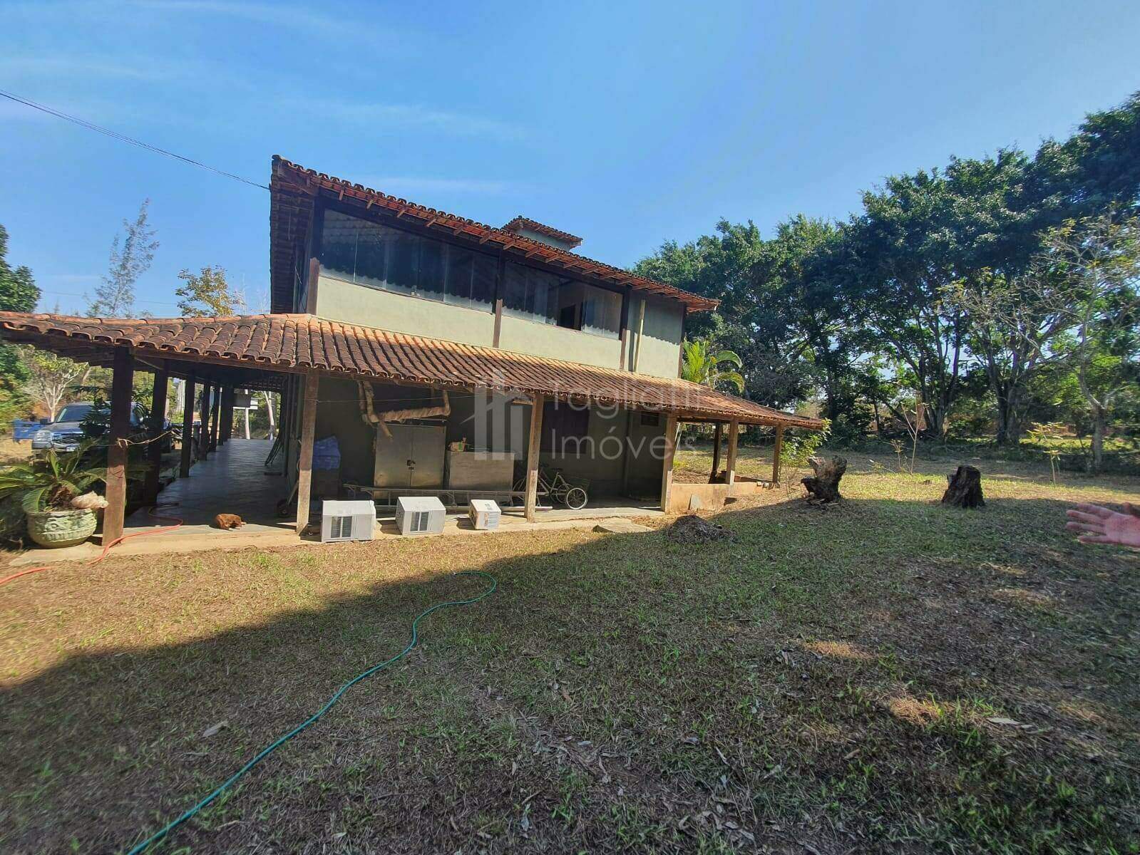 Casa à venda com 7 quartos, 400m² - Foto 1