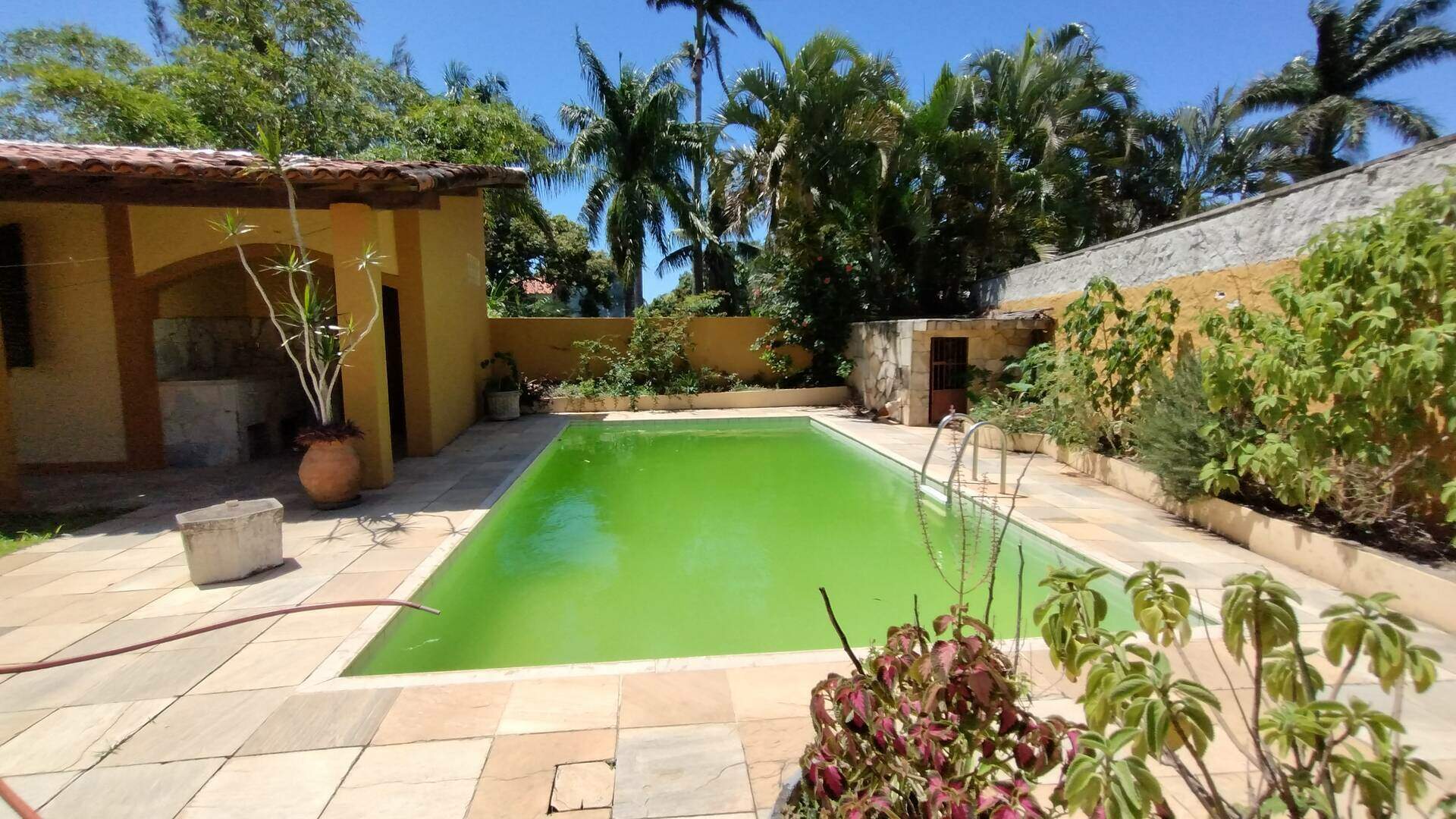 Casa à venda com 4 quartos, 60m² - Foto 1