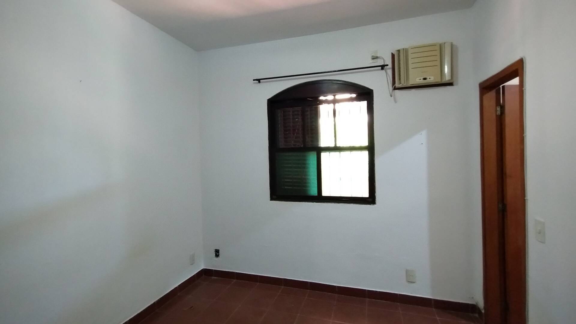 Casa à venda com 4 quartos, 60m² - Foto 37