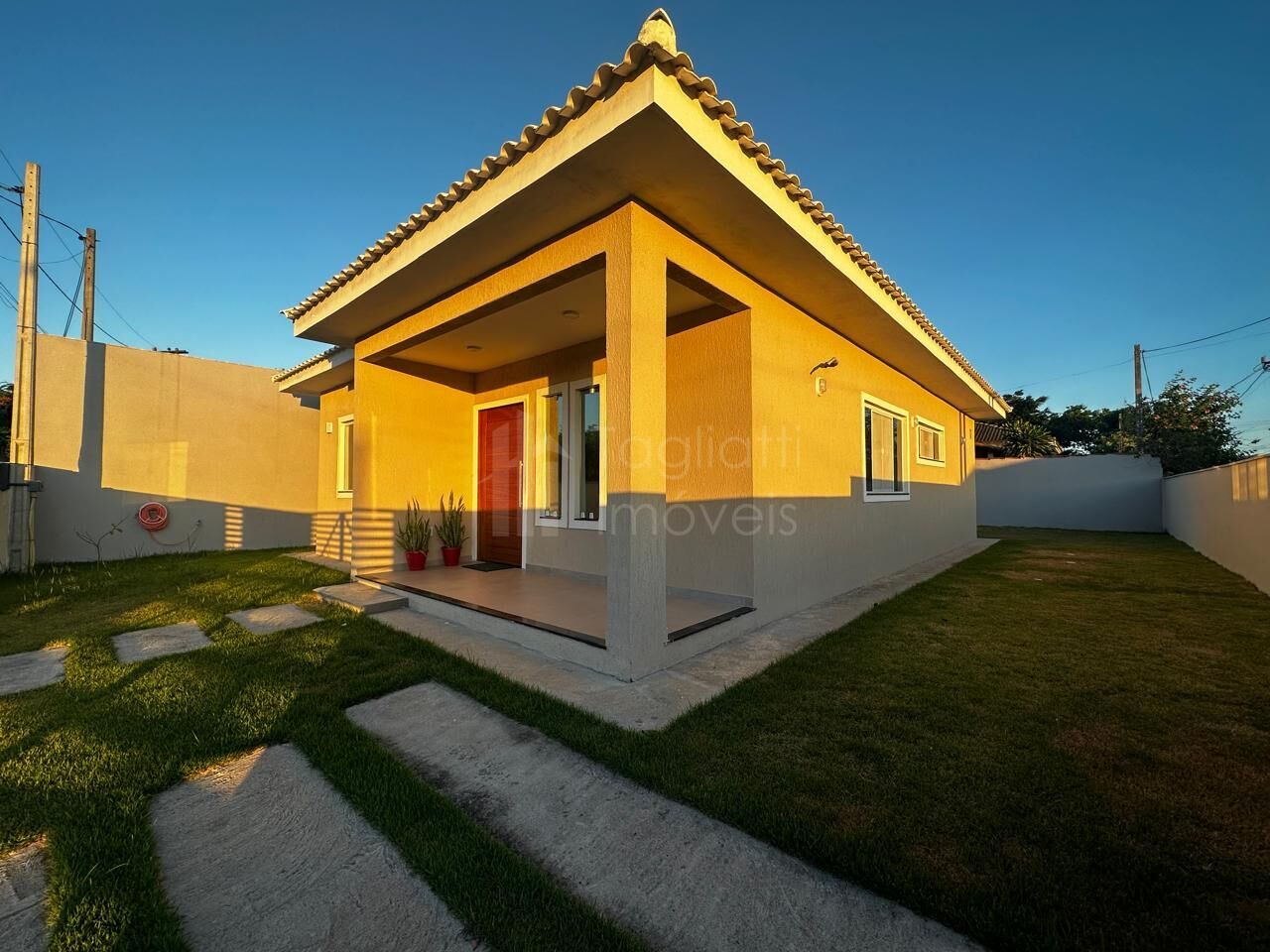 Casa à venda com 2 quartos, 110m² - Foto 1