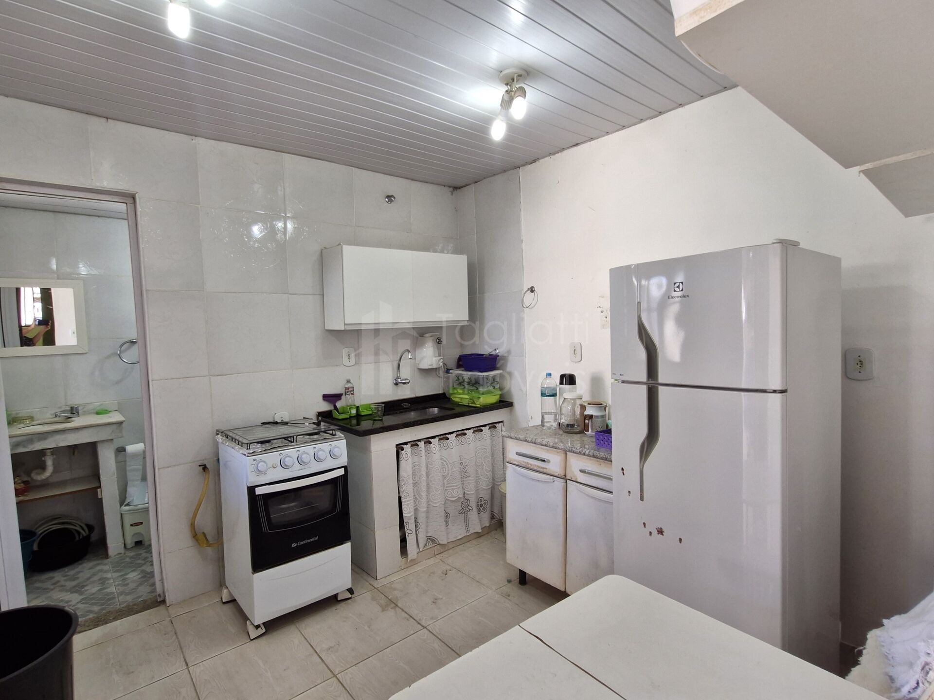 Casa à venda com 2 quartos, 30m² - Foto 13
