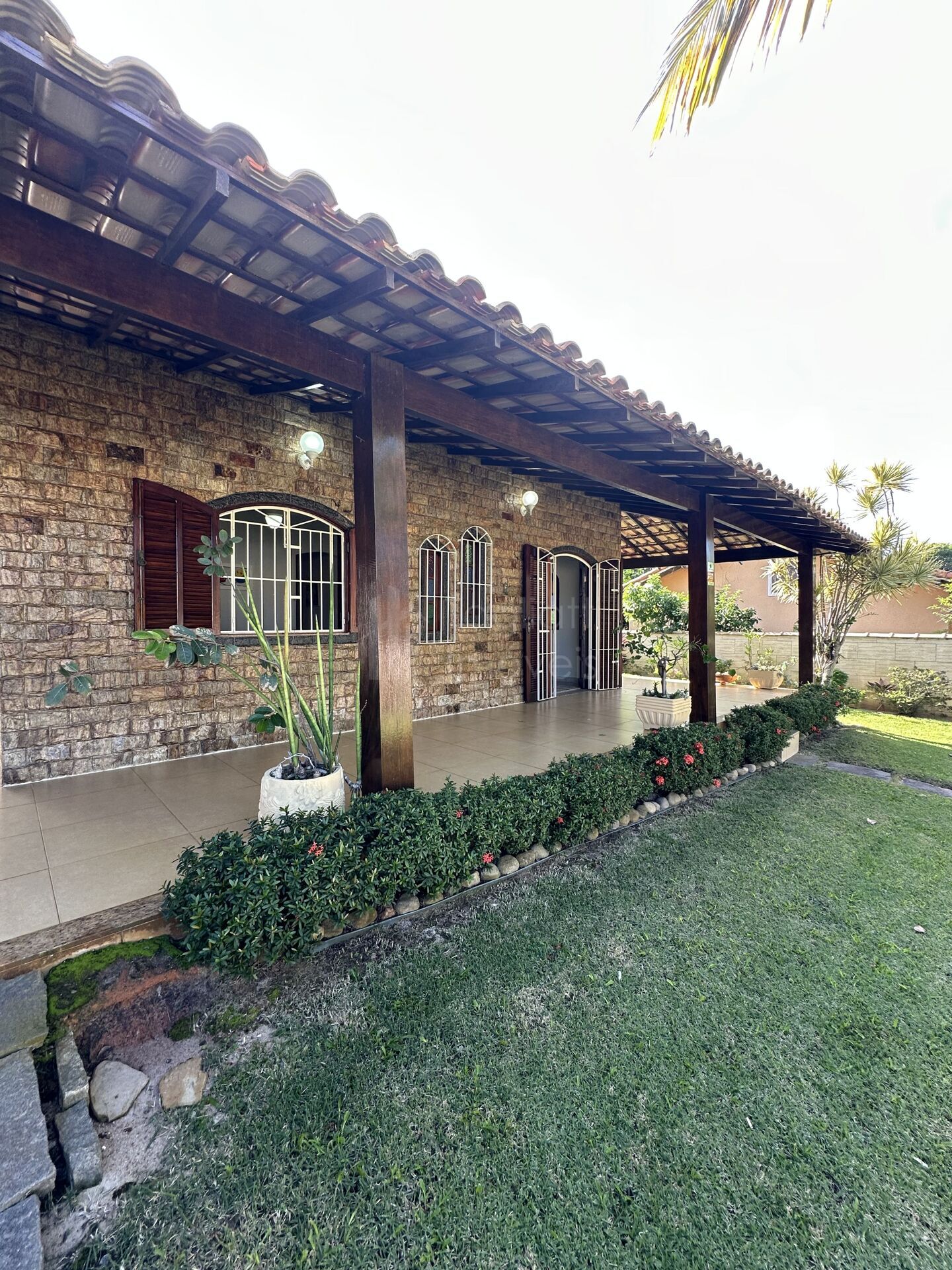 Casa à venda com 3 quartos, 211m² - Foto 1