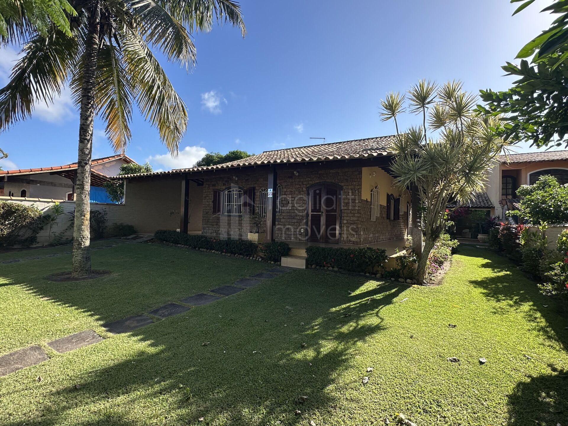 Casa à venda com 3 quartos, 211m² - Foto 3