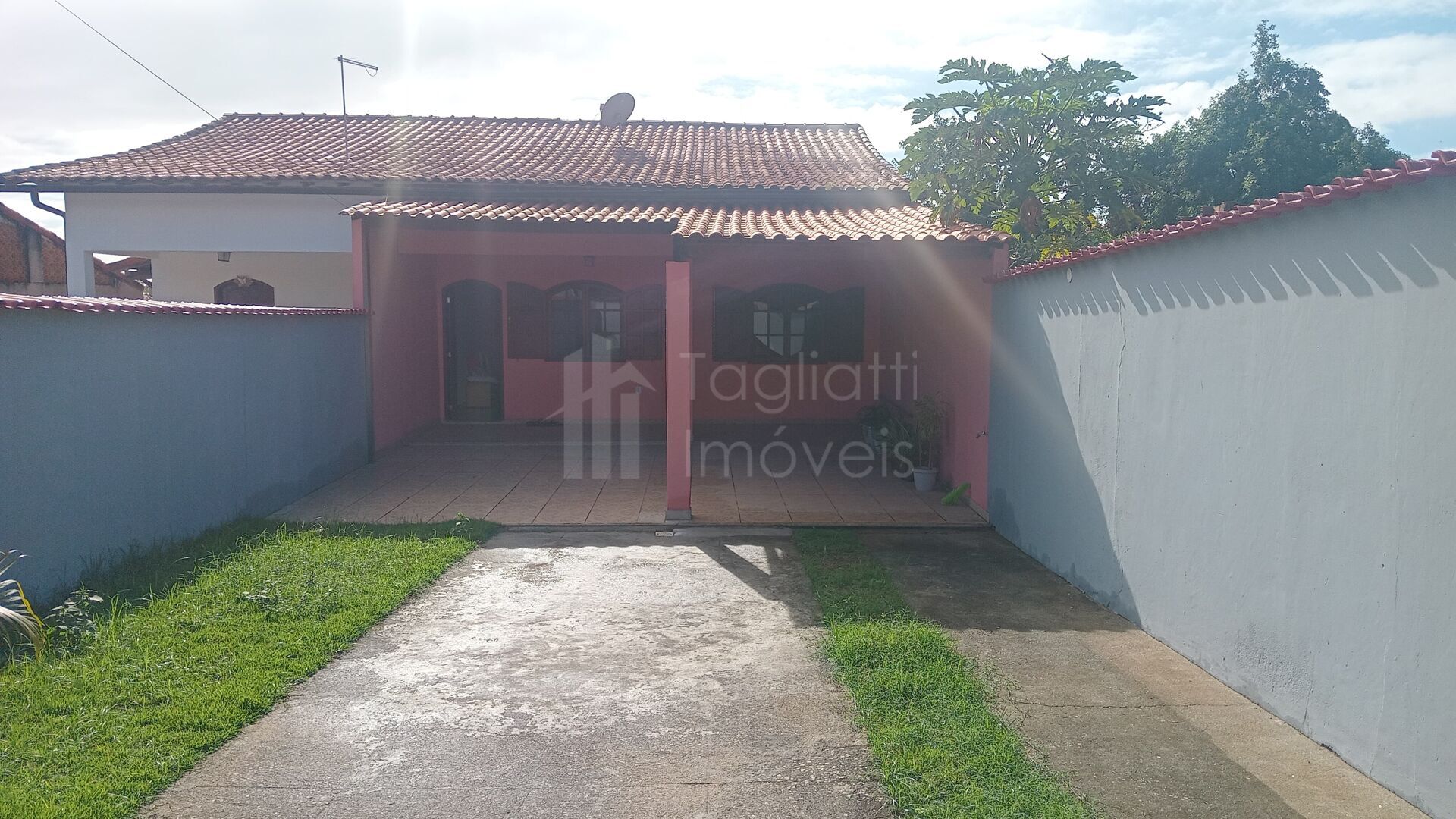 Casa à venda com 2 quartos, 96m² - Foto 1