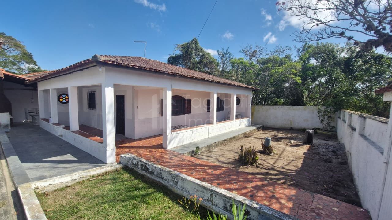 Casa à venda com 3 quartos, 220m² - Foto 2