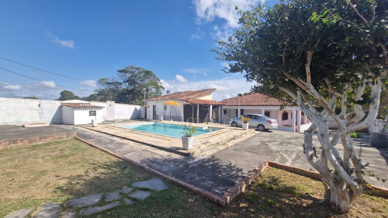 Casa à venda com 3 quartos, 220m² - Foto 1