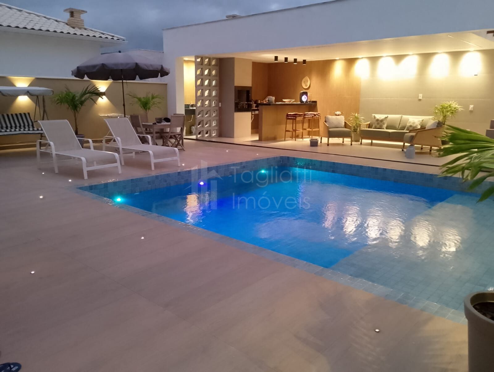 Casa à venda com 3 quartos, 250m² - Foto 7