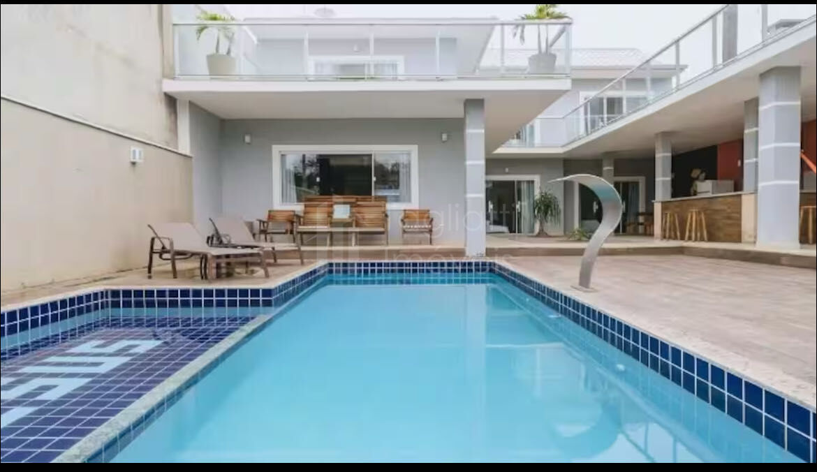Casa de Condomínio à venda com 5 quartos, 250m² - Foto 1