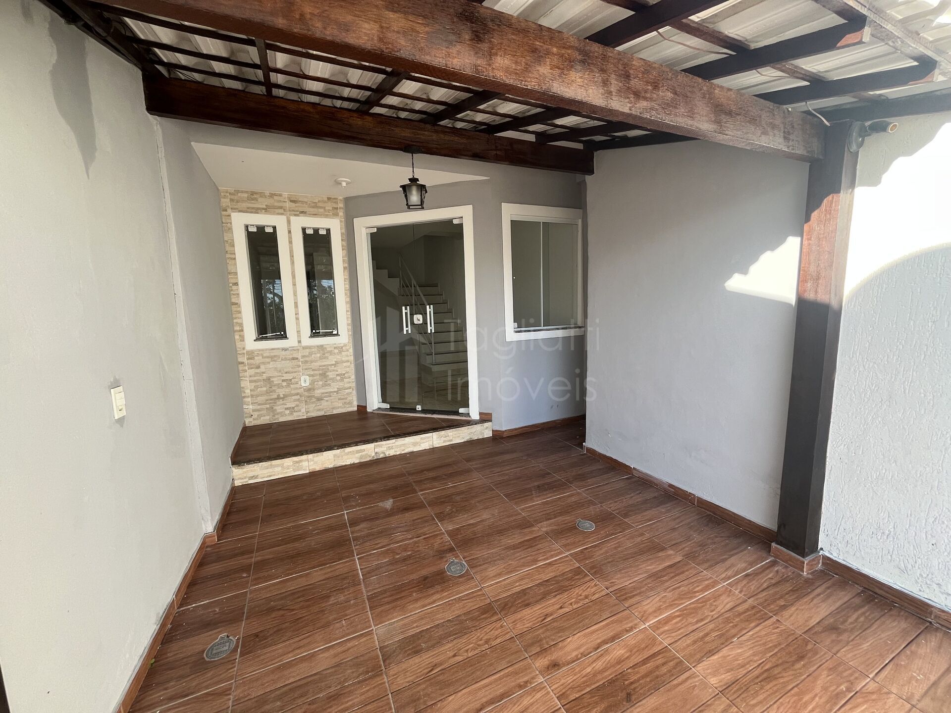Casa à venda com 2 quartos, 85m² - Foto 2