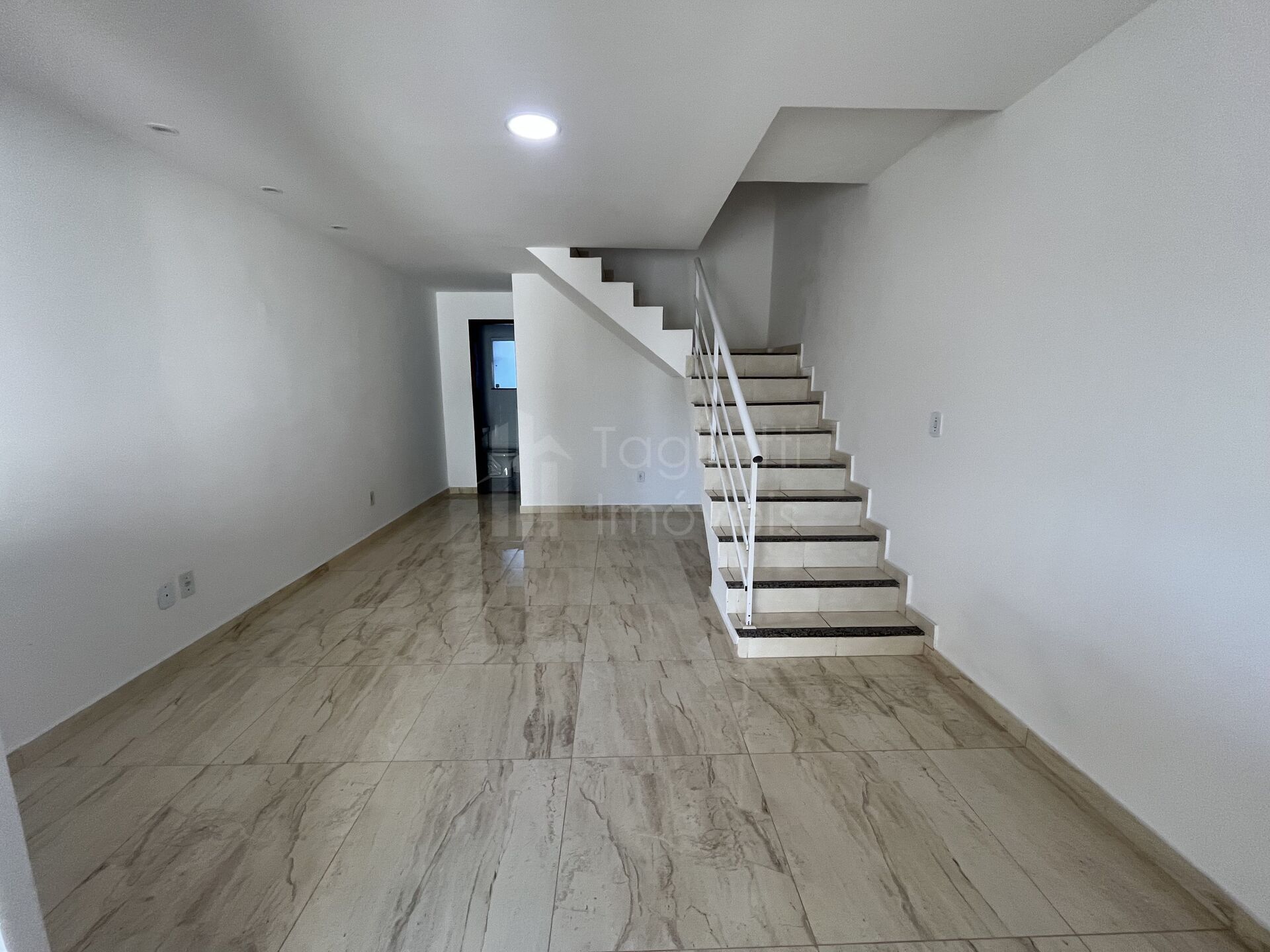 Casa à venda com 2 quartos, 85m² - Foto 4