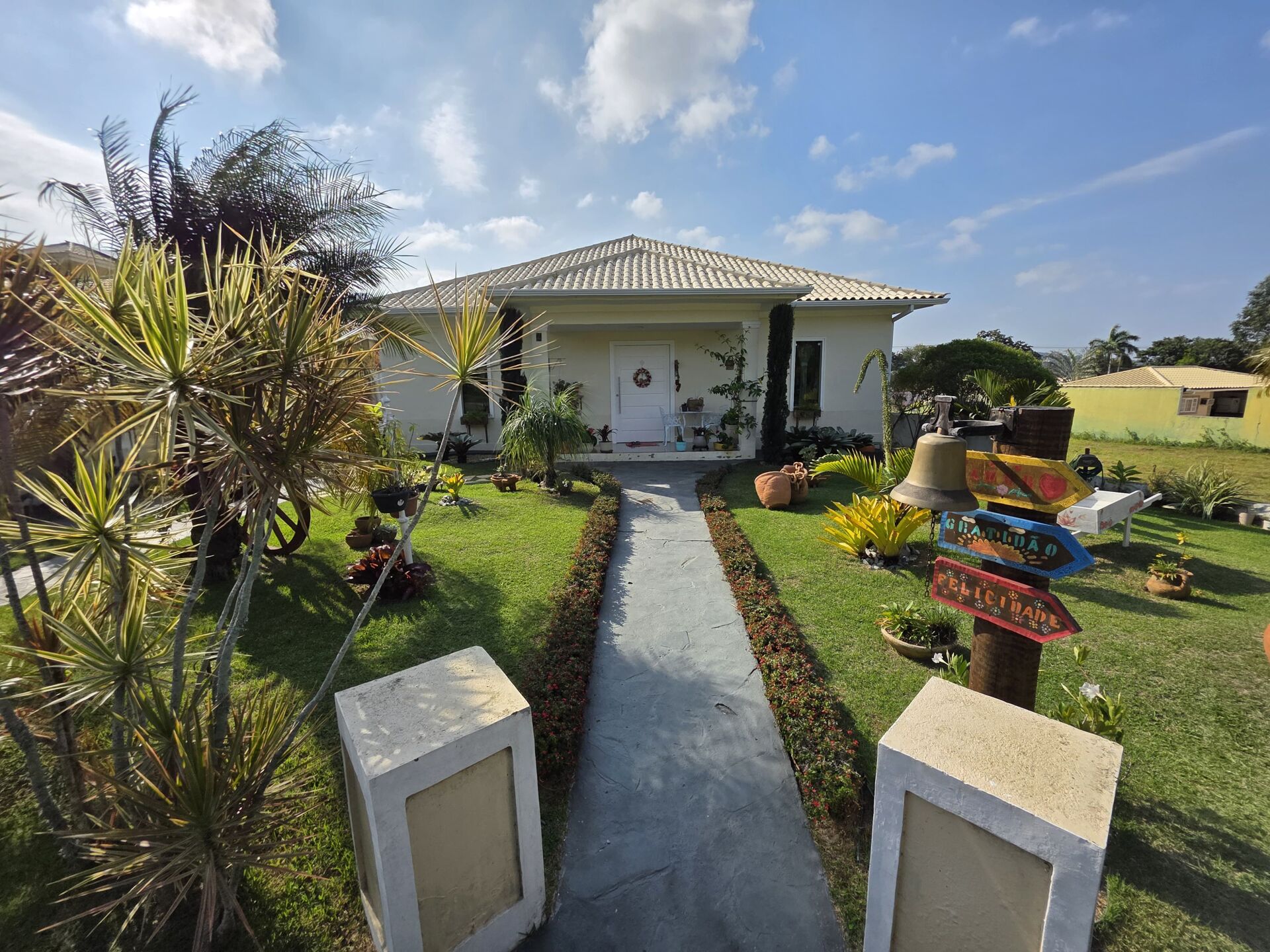 Casa à venda com 3 quartos, 150m² - Foto 1