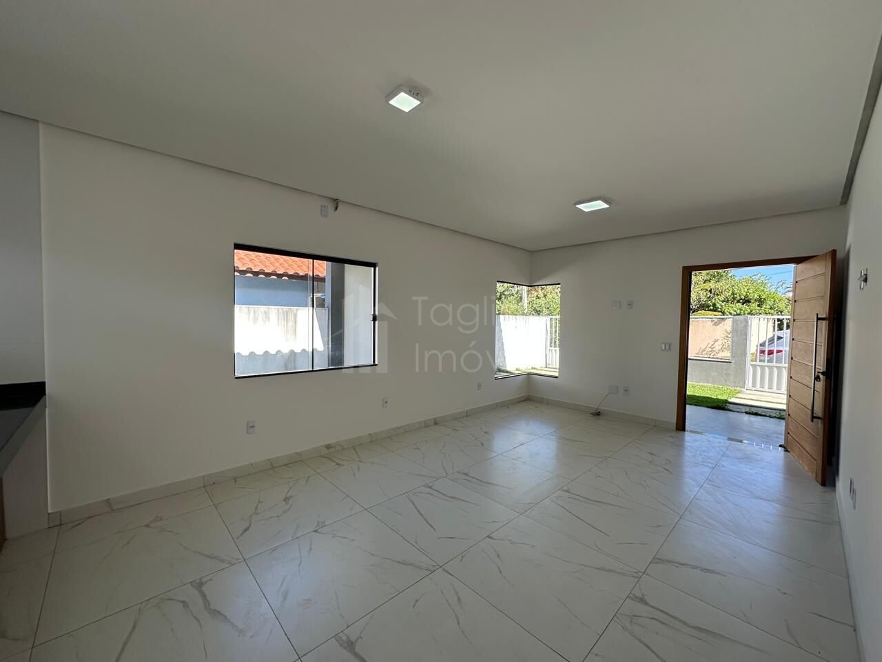 Casa à venda com 3 quartos, 120m² - Foto 2