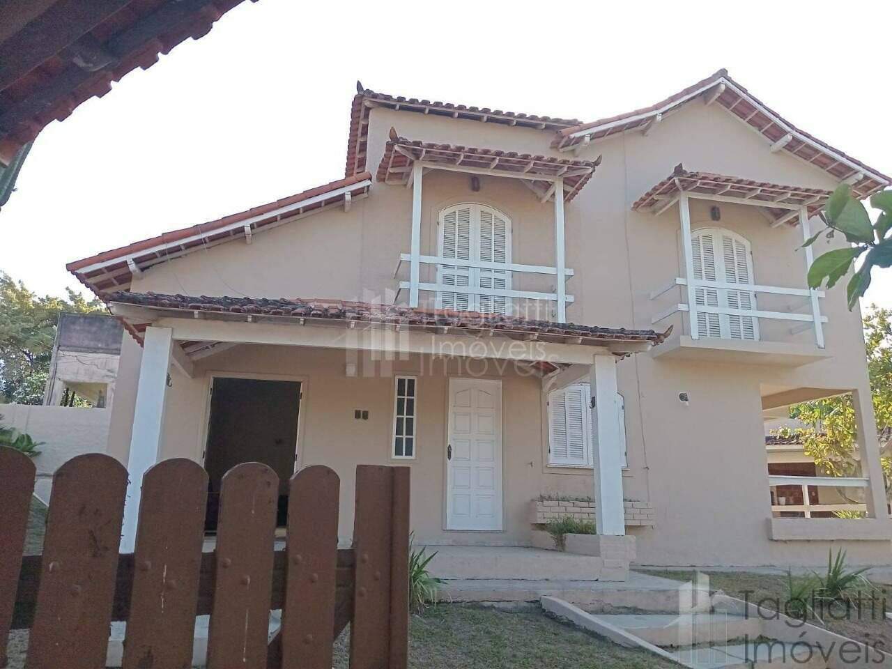 Casa à venda com 4 quartos, 434m² - Foto 1