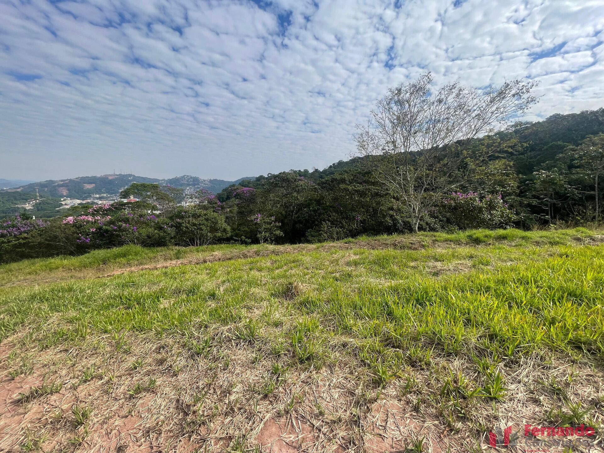 Terreno com bela vista e em sua predominância plana, com 375 m2 em condomínio fechado no bairro Ponta Aguda em Blumenau-SC — foto 6