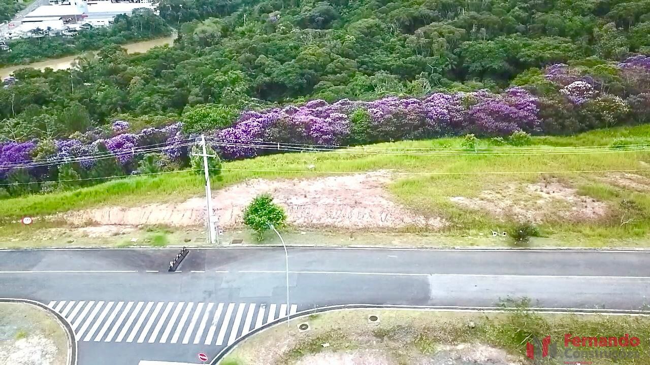 Terreno com bela vista e em sua predominância plana, com 375 m2 em condomínio fechado no bairro Ponta Aguda em Blumenau-SC — foto 5