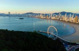 PRAIA CENTRAL DE BALNEARIO CAMBORIU  PROPRIA PARA BANHO