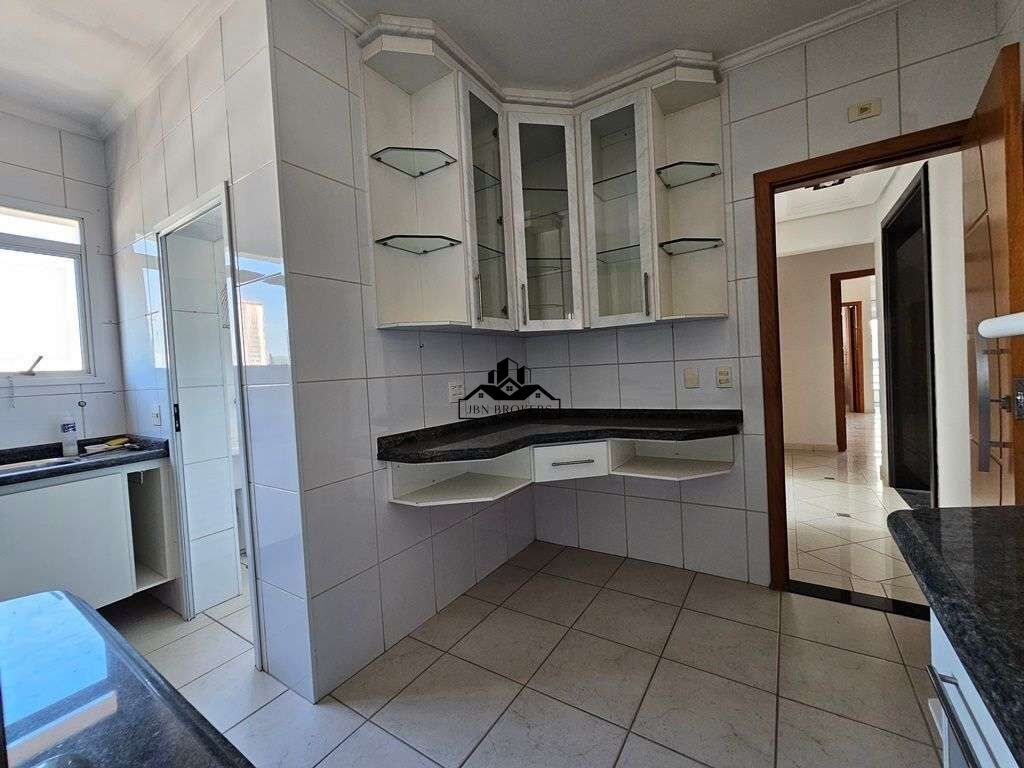 Apartamento à venda com 4 quartos, 188m² - Foto 11