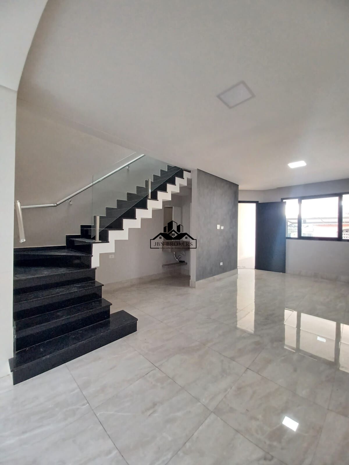 Sobrado à venda com 3 quartos, 170m² - Foto 2