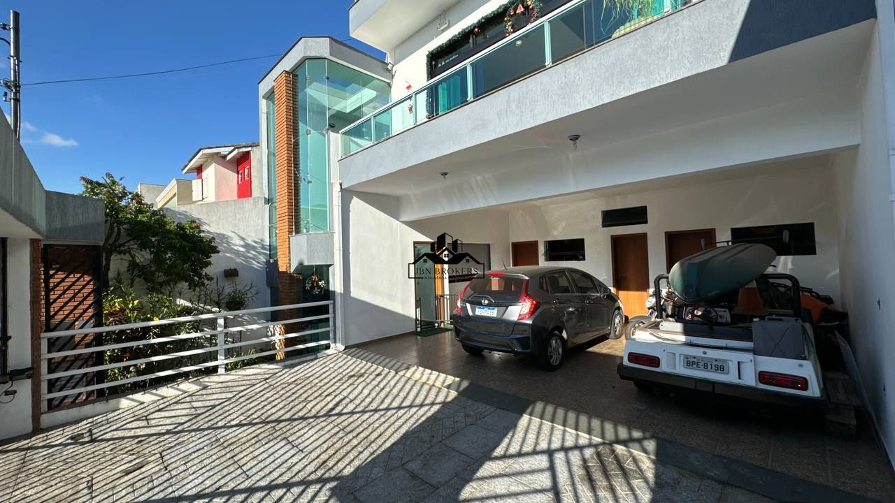 Sobrado à venda com 4 quartos, 343m² - Foto 1