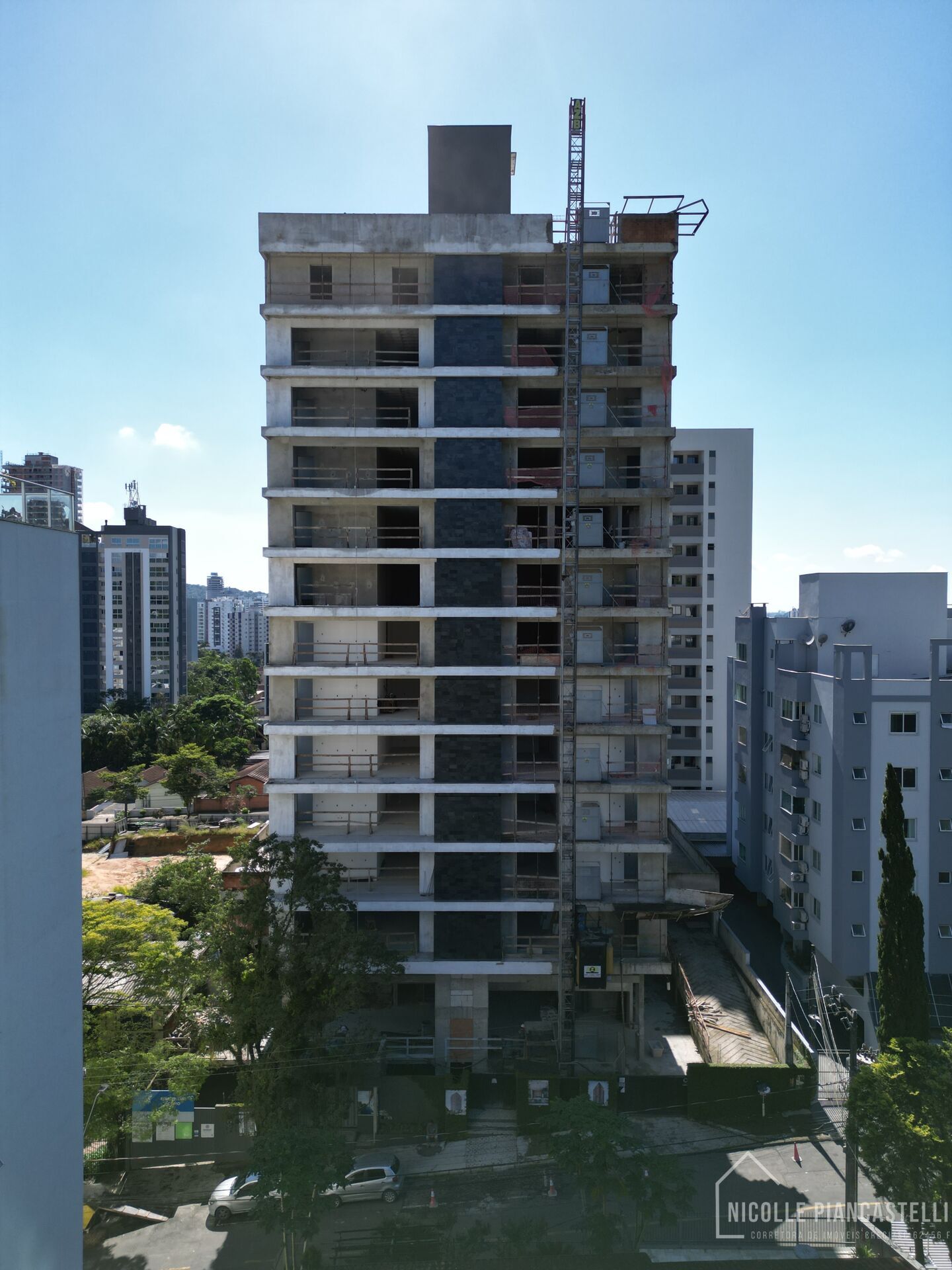 Apartamento à venda com 3 quartos, 249m² - Foto 4