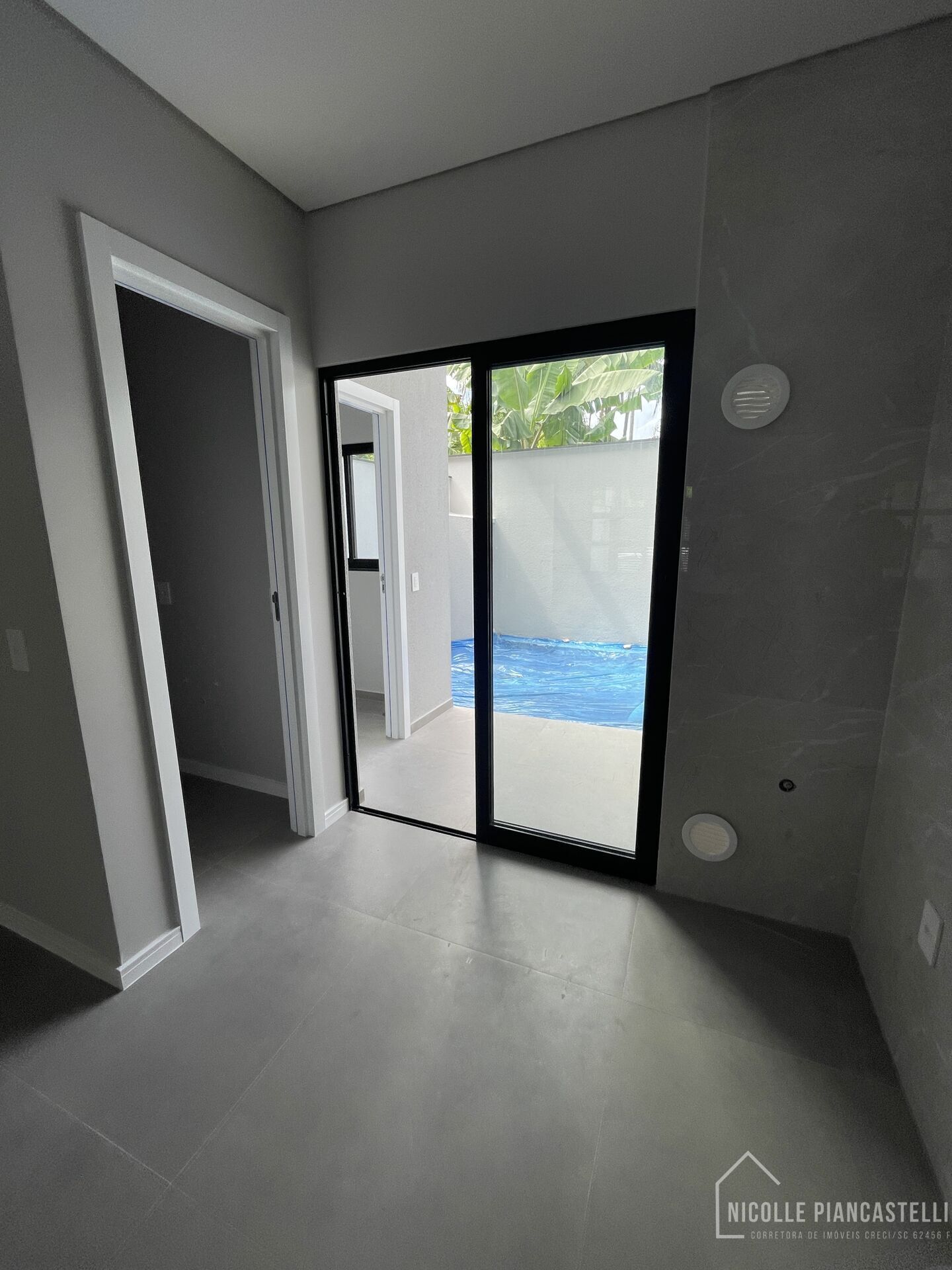 Casa à venda com 3 quartos, 109m² - Foto 4