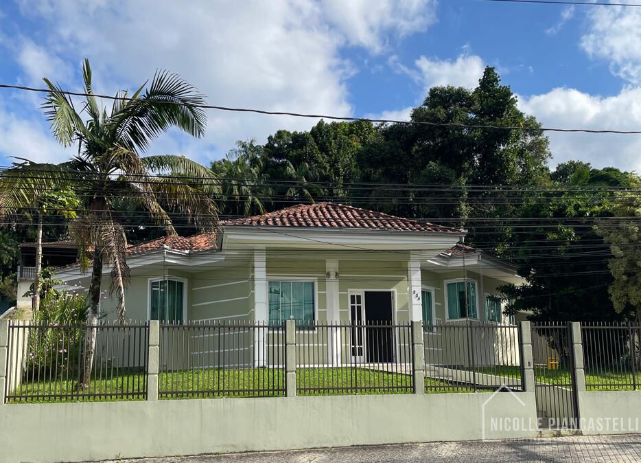 Casa à venda com 3 quartos, 211m² - Foto 1