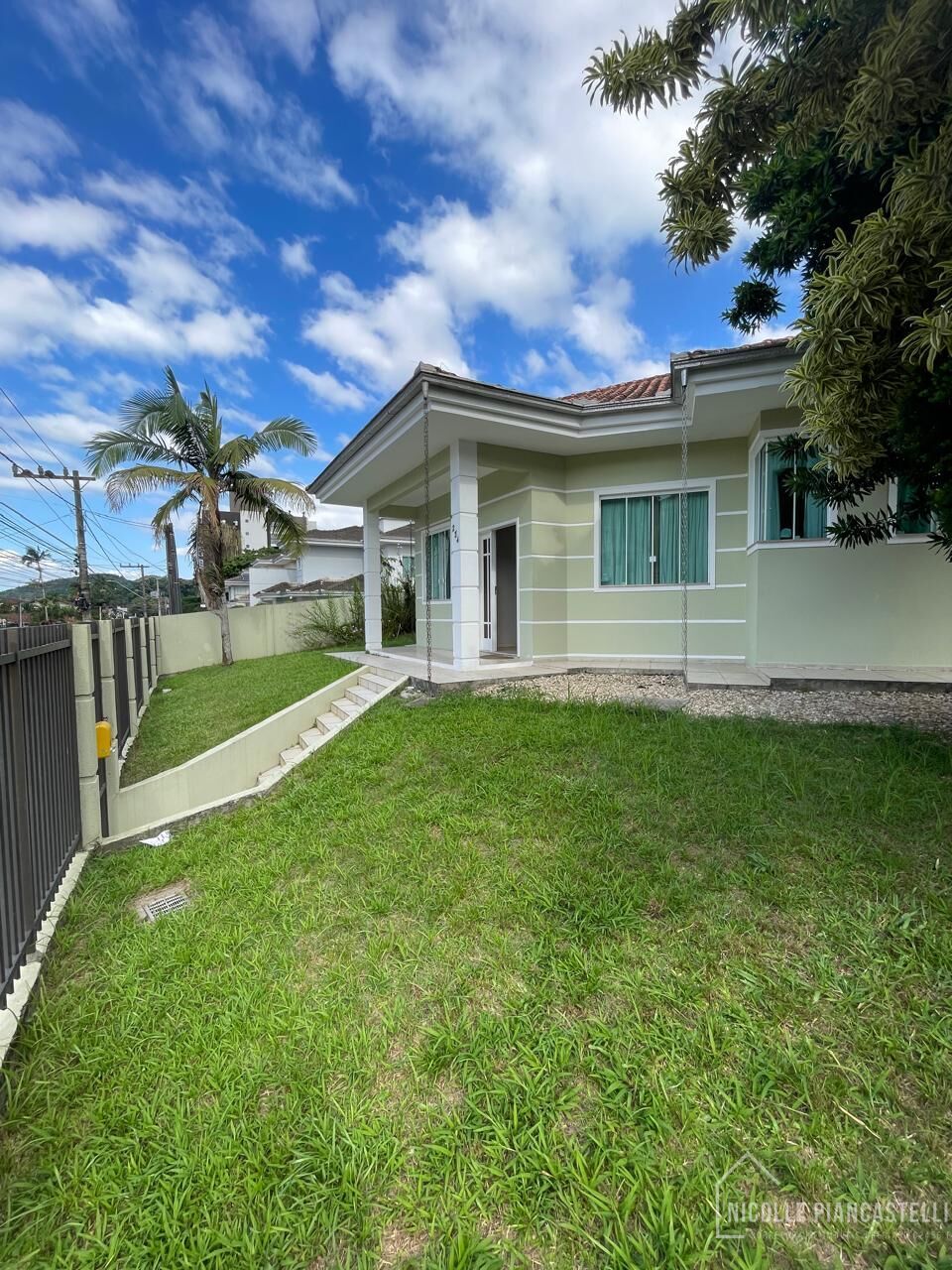 Casa à venda com 3 quartos, 211m² - Foto 4