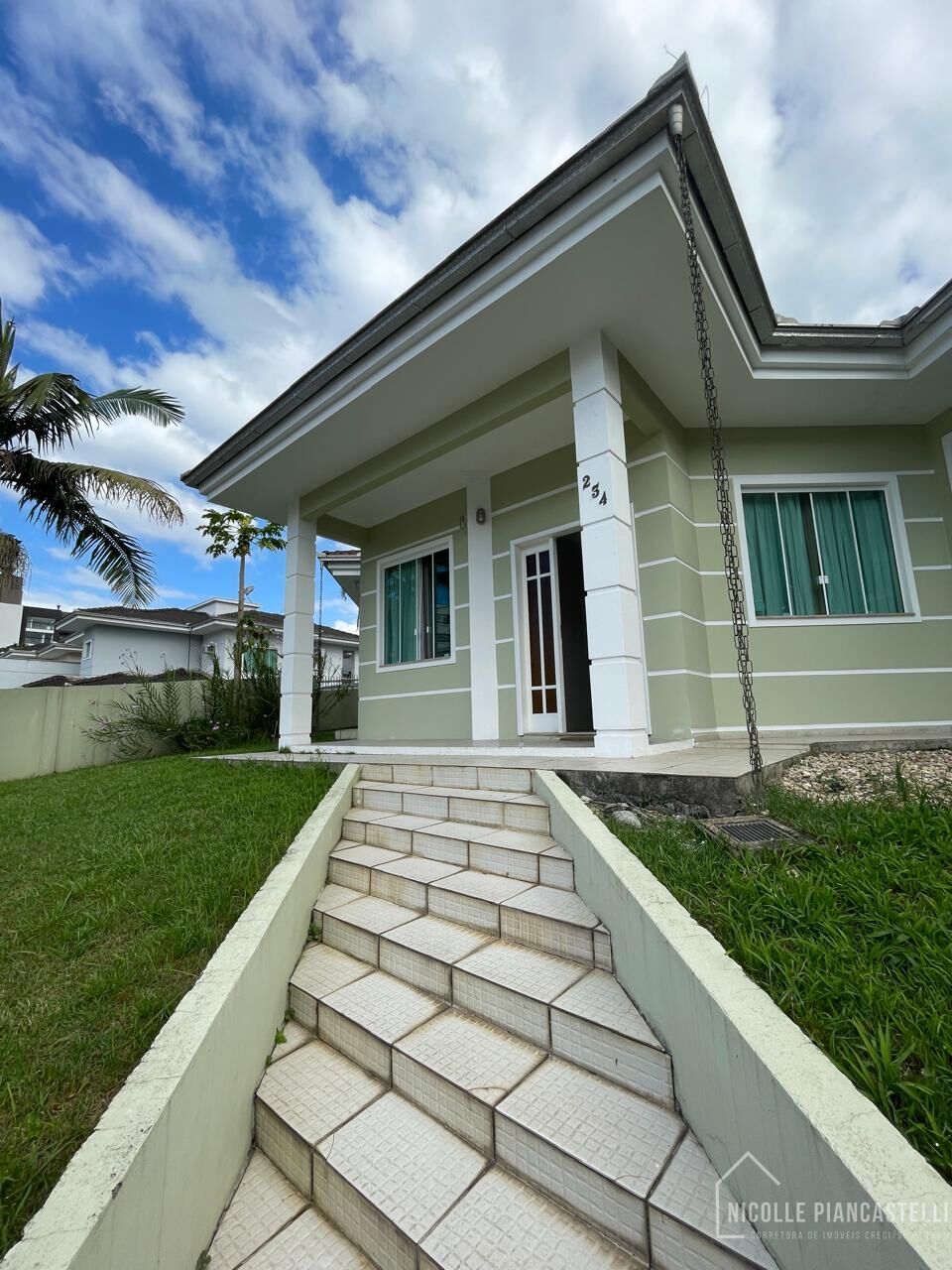 Casa à venda com 3 quartos, 211m² - Foto 3