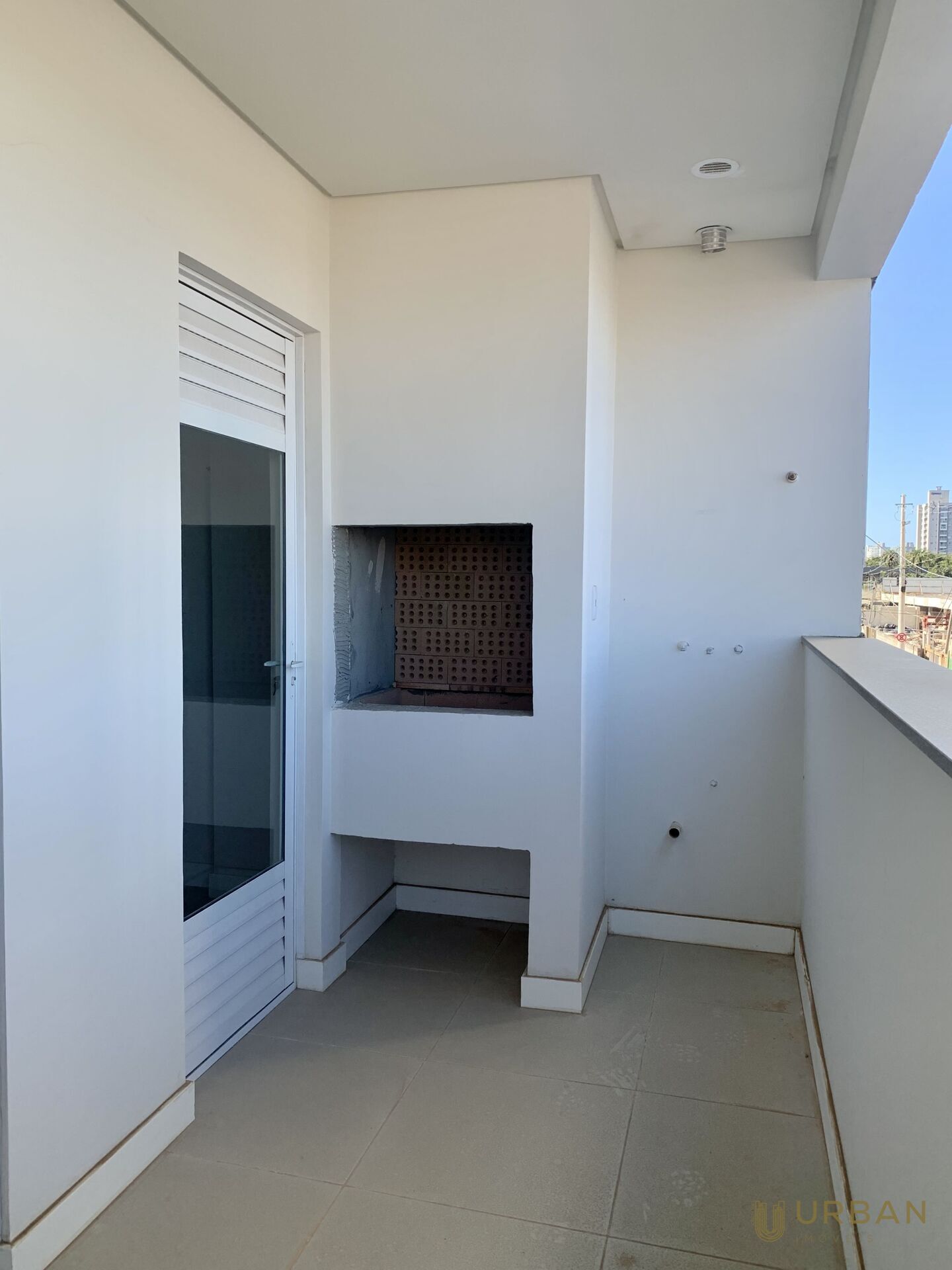 Apartamento à venda com 2 quartos, 68m² - Foto 2