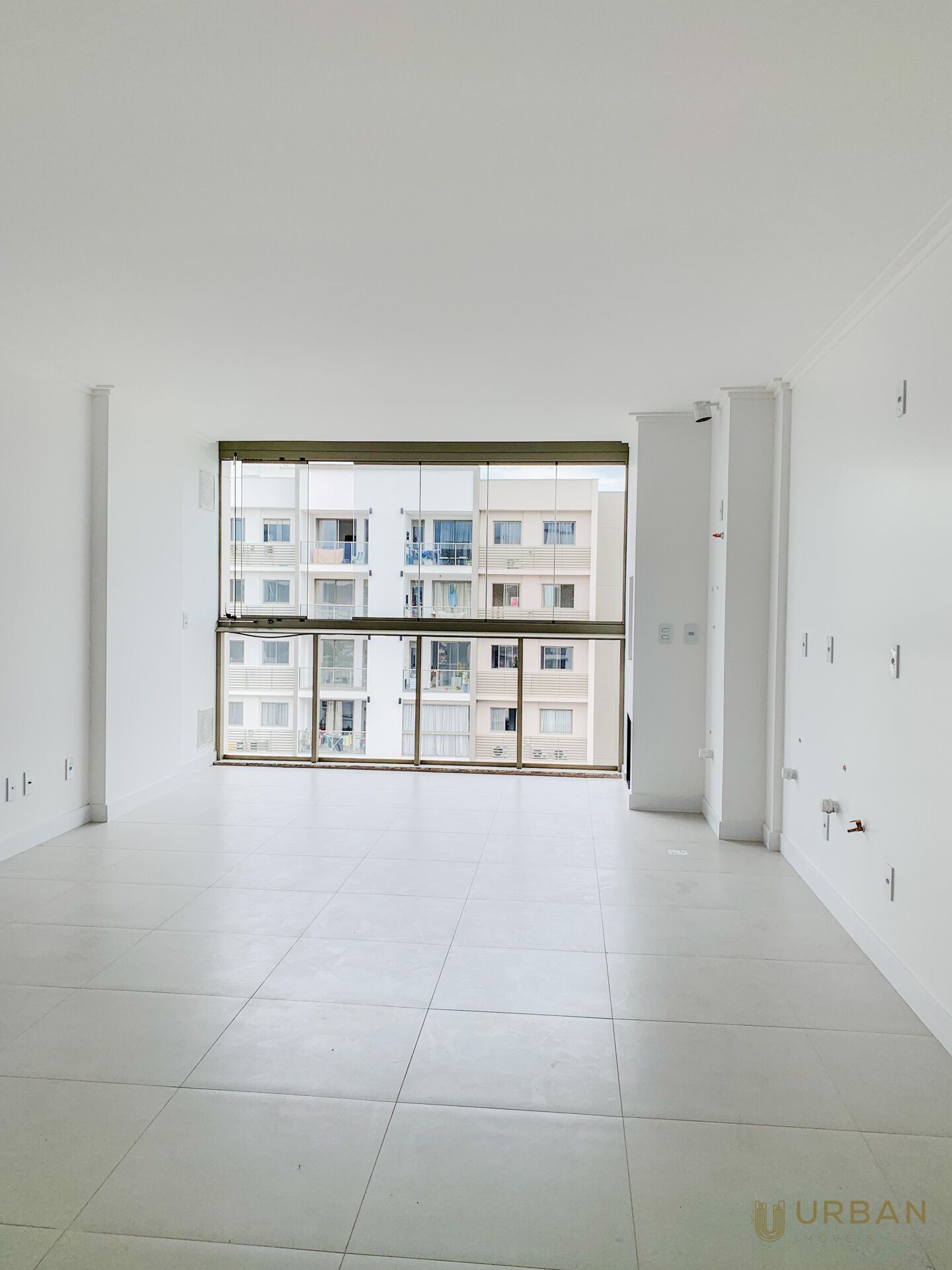 Apartamento à venda com 2 quartos, 62m² - Foto 2