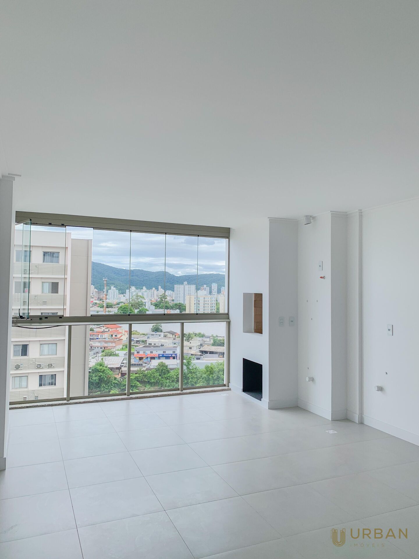 Apartamento à venda com 2 quartos, 62m² - Foto 1