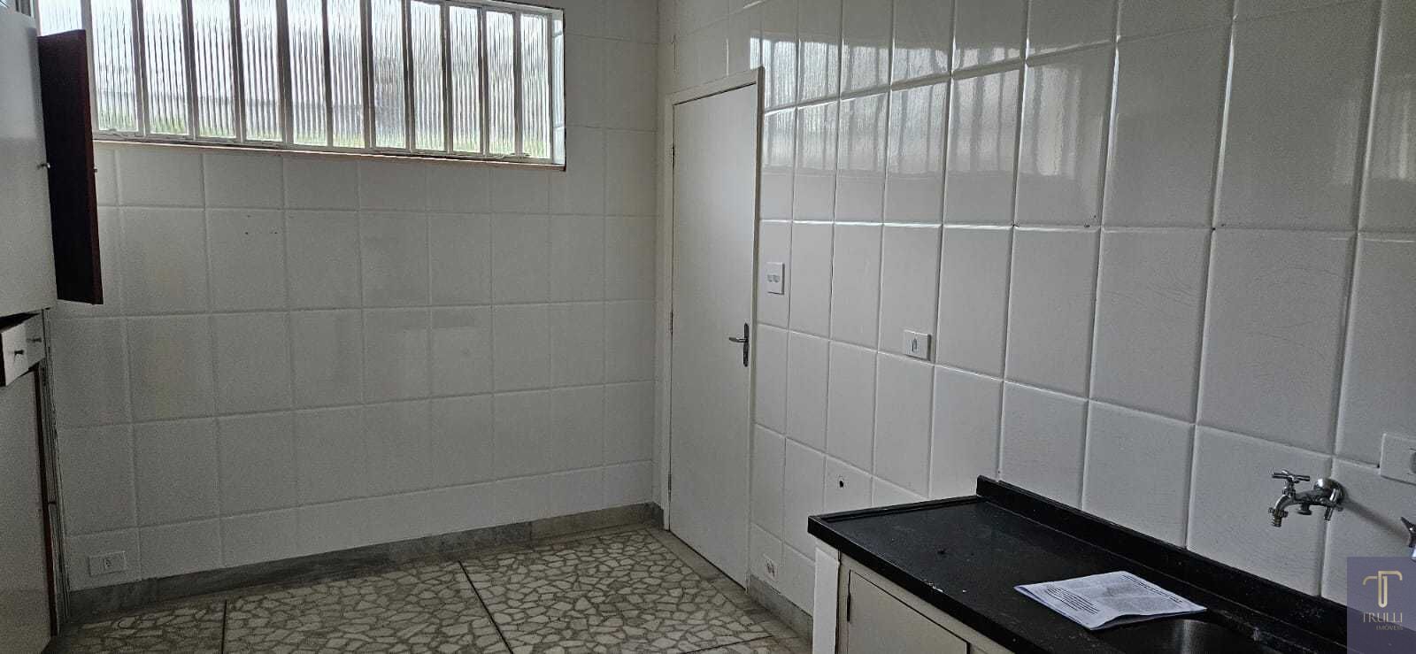 Casa para alugar com 3 quartos, 200m² - Foto 11