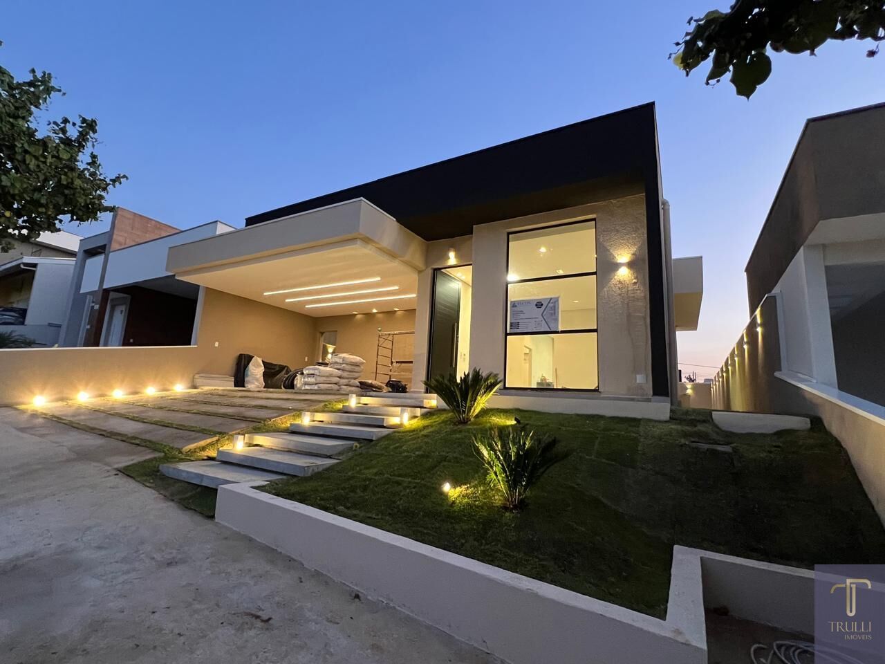 Casa de Condomínio à venda com 3 quartos, 180m² - Foto 1