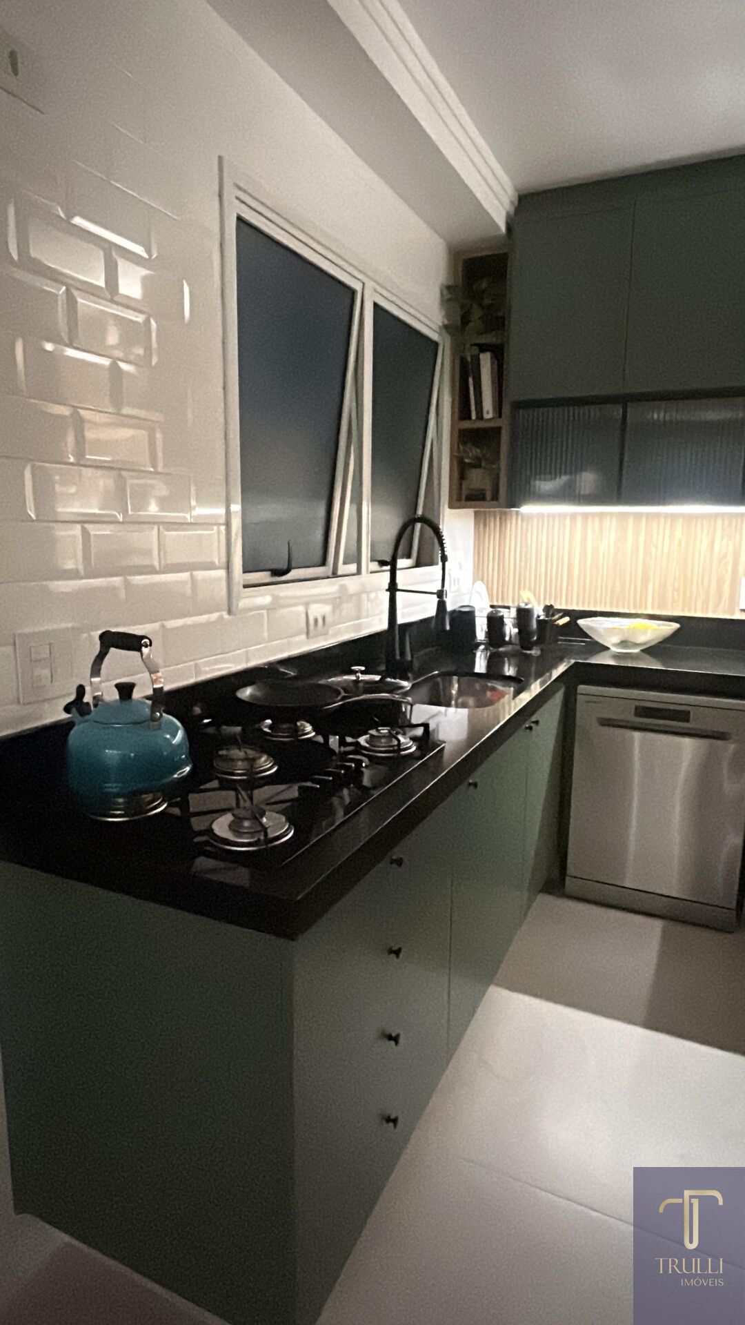 Apartamento à venda com 3 quartos, 105m² - Foto 3